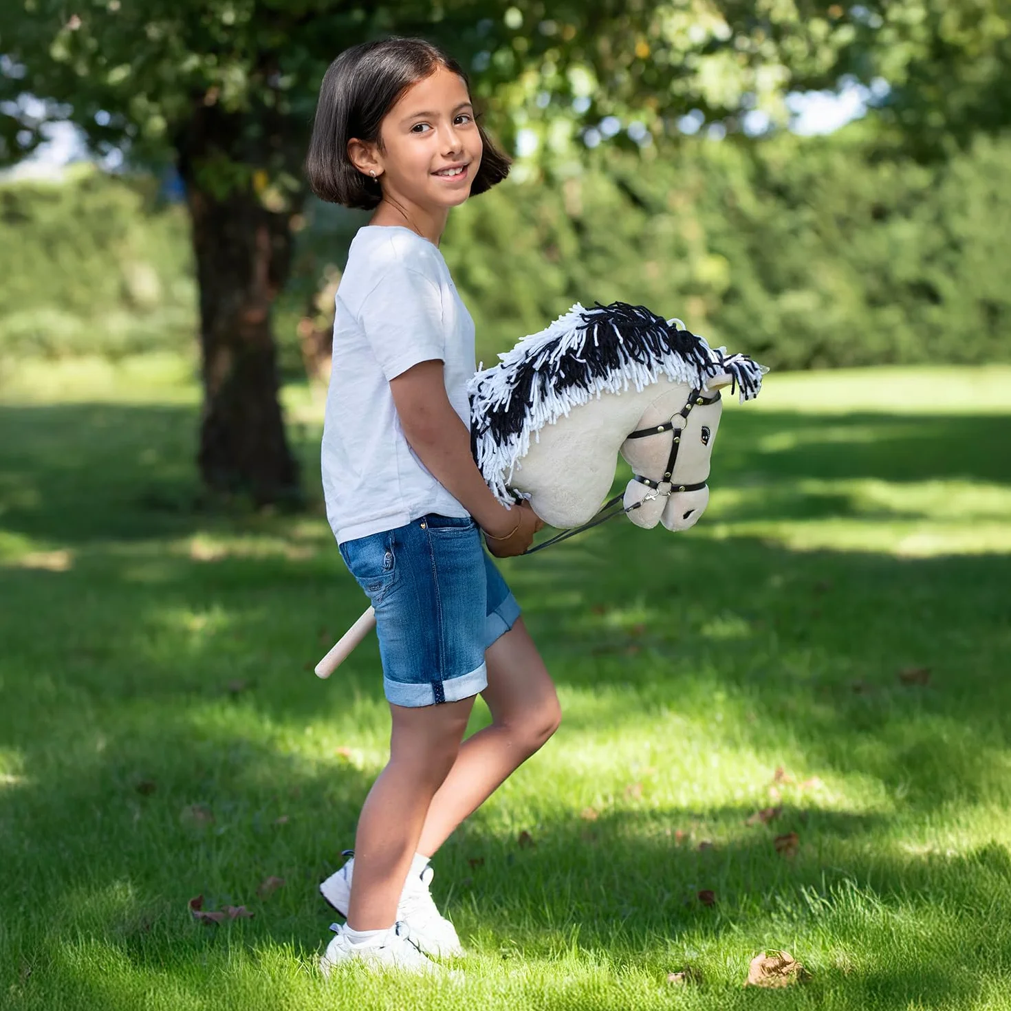Hobby Horse Fjord A3 Cheval bâton Beige crins Noirs et Blanc Filet Complet Frontal Scintillant Jouet Équestre