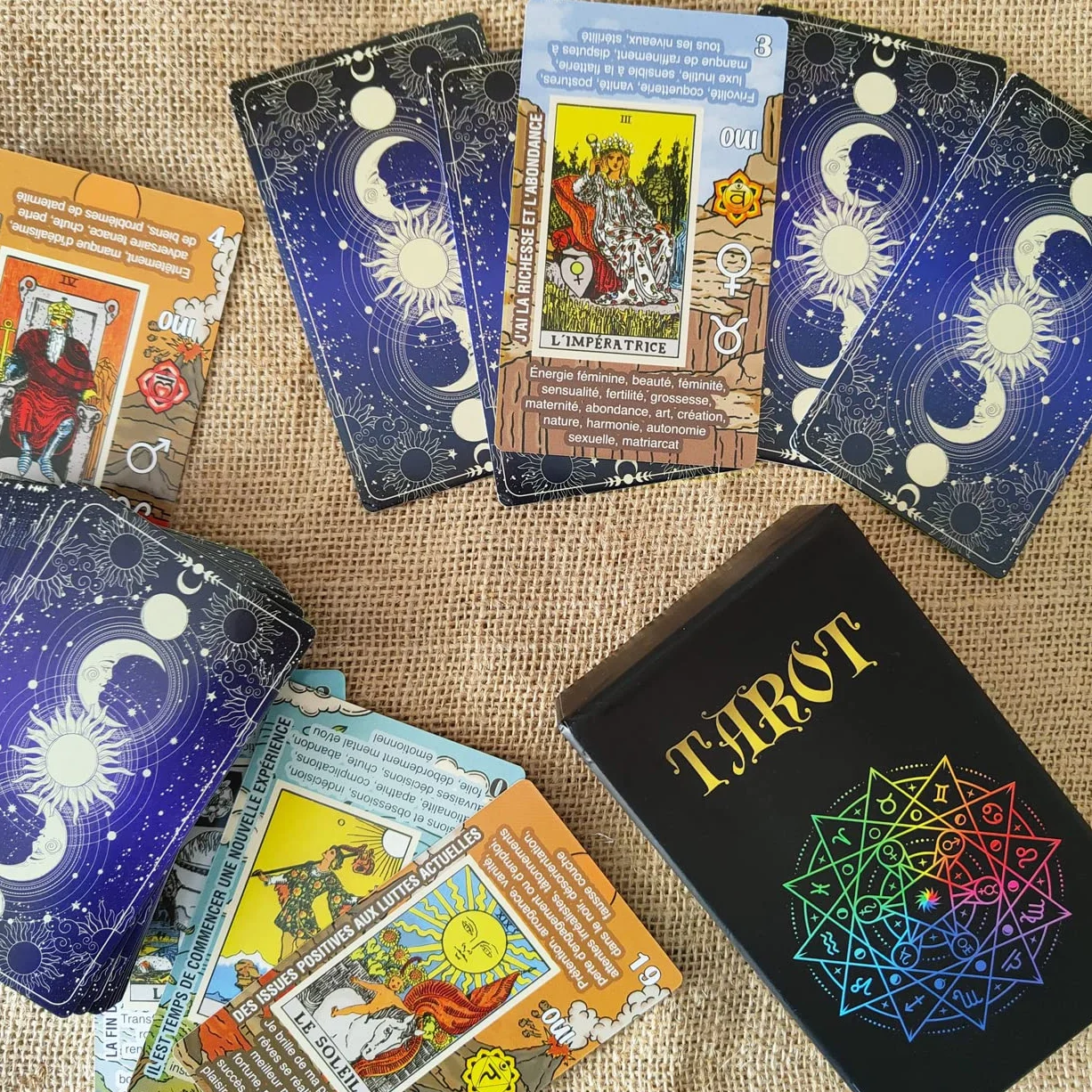 Tarot Debutant francais – Jeu Tarot Facile a Lire – Cartes Tarot avec Significations Imprimees, Oui ou Non, Astrologie, Planetes et Chakras