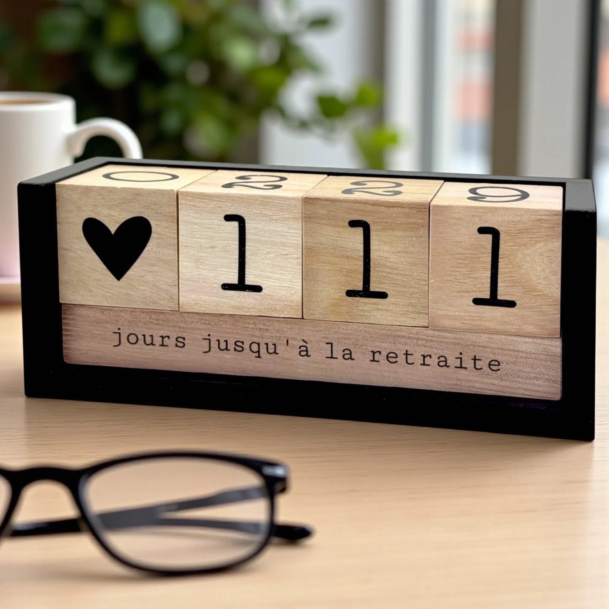 Calendrier de compte à rebours annuel en bois MIJOMA - Calendrier de table permanent avec cubes décoratifs - 432 jours, noir/naturel, édition française