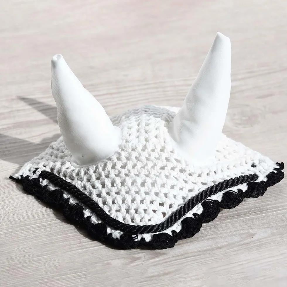 Hobby Horse Blanc pour Enfants et Adolescents - Cheval bâton avec Filet, Rênes, Bonnet et Licol