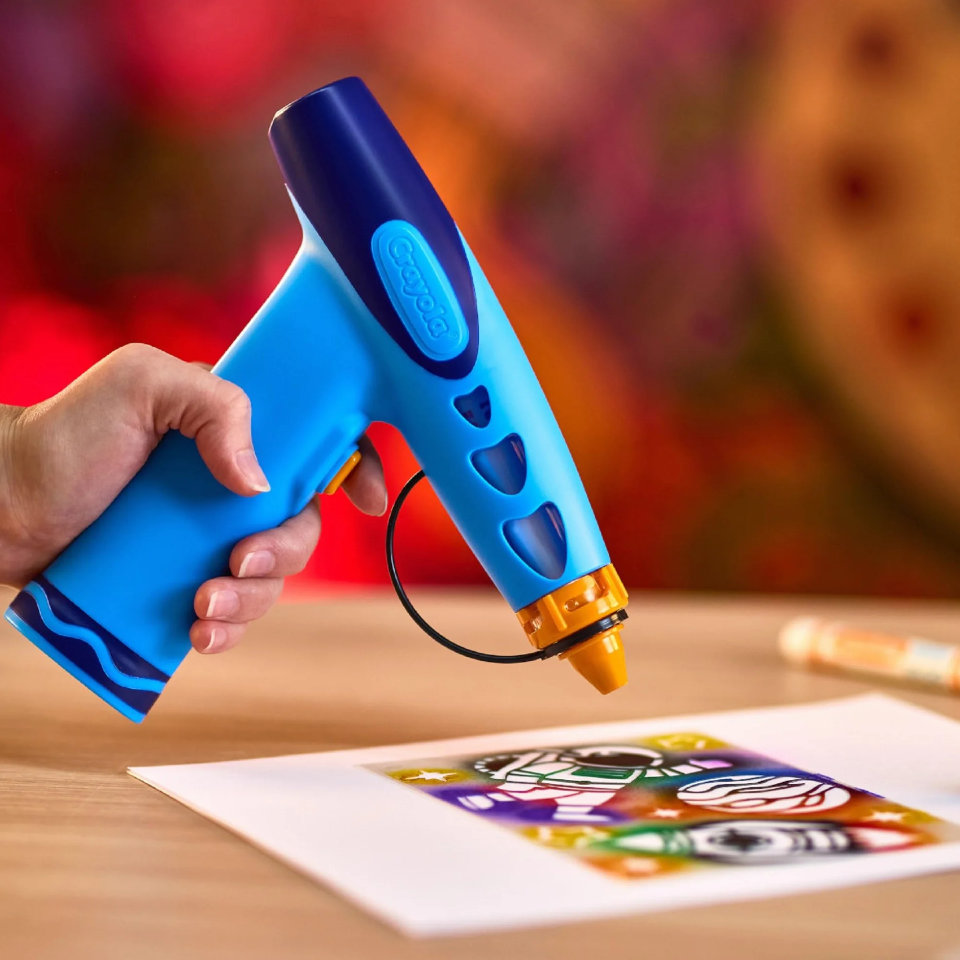 CRAYOLA Airbrush Marker Créatif pour Enfants avec 8 Feutres Lavables et 5 Pochoirs, Jouet Éducatif, 6 Ans