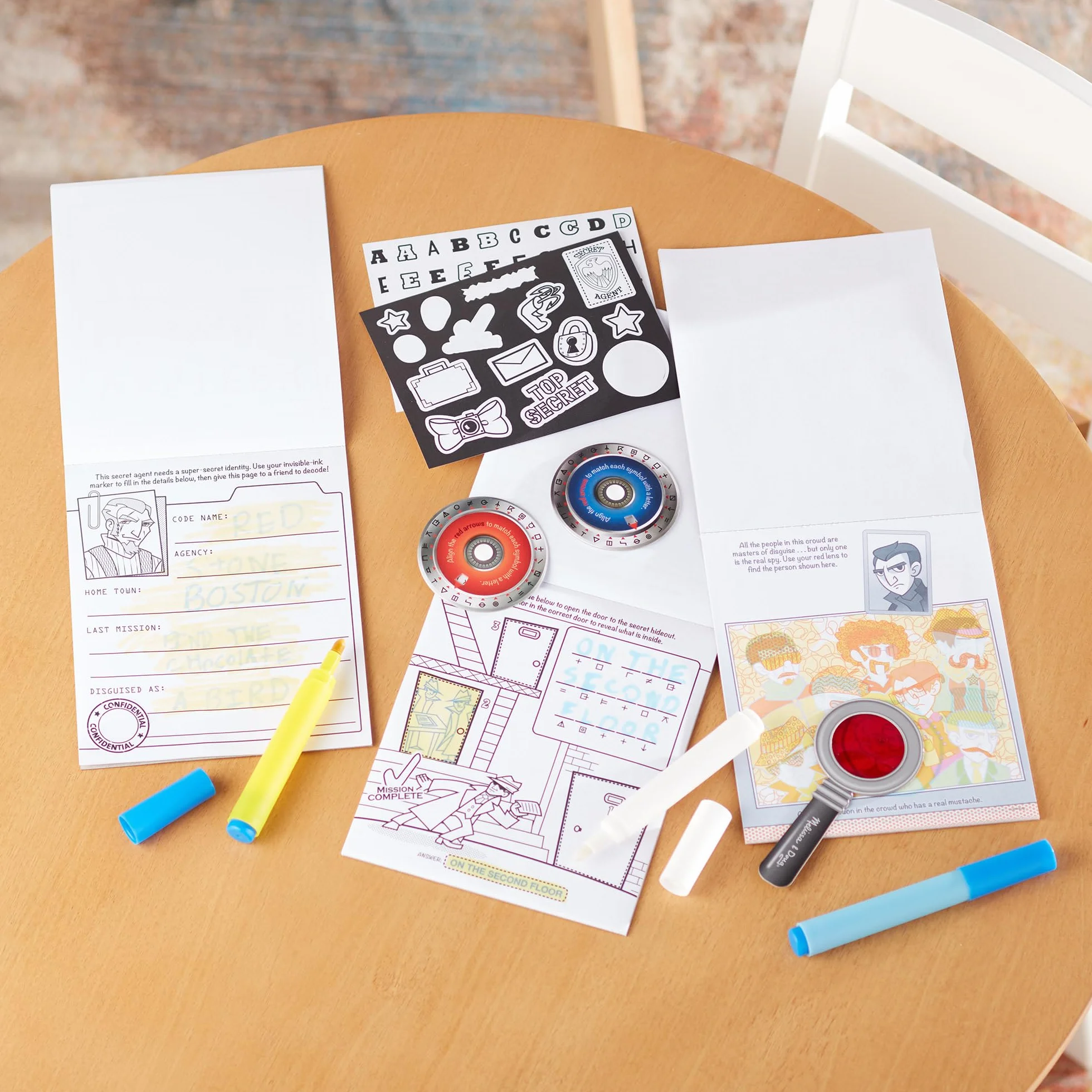Melissa & Doug Kit De Détective 50 Activités Codes Enigmes Mystères Jeu Imitation Jouet En Bois