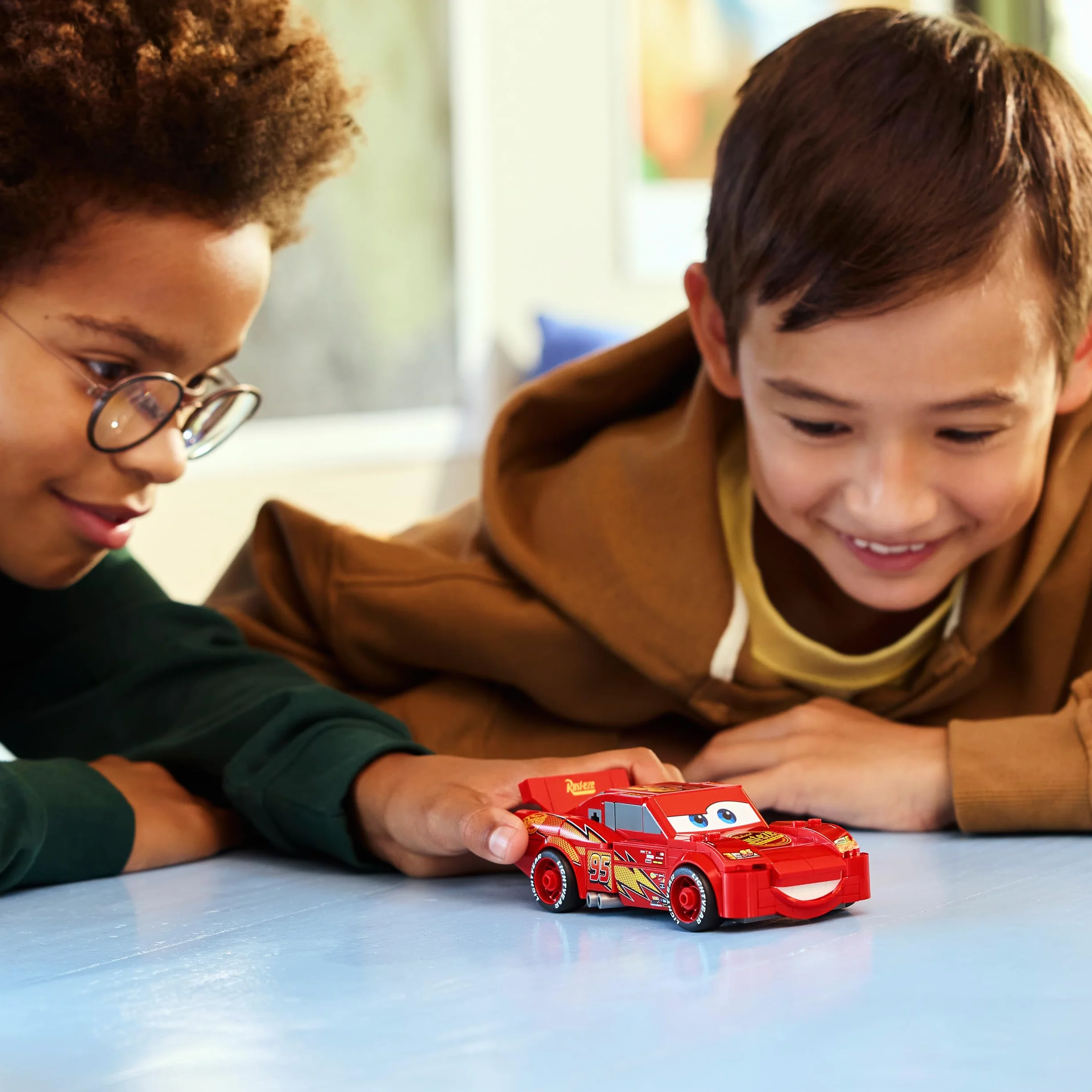 LEGO Speed Champions Flash McQueen Voiture de Course Maquette Collector 77255 Cadeau Disney 9 Ans Fans Cars Pixar