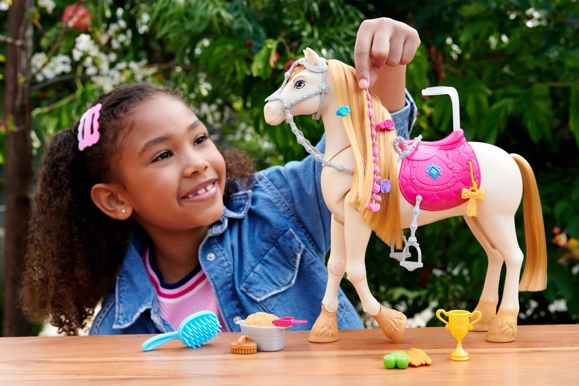 Barbie HXJ42 Les Mystères de la Poursuite du Cheval Perdu et Son Cheval Tornade