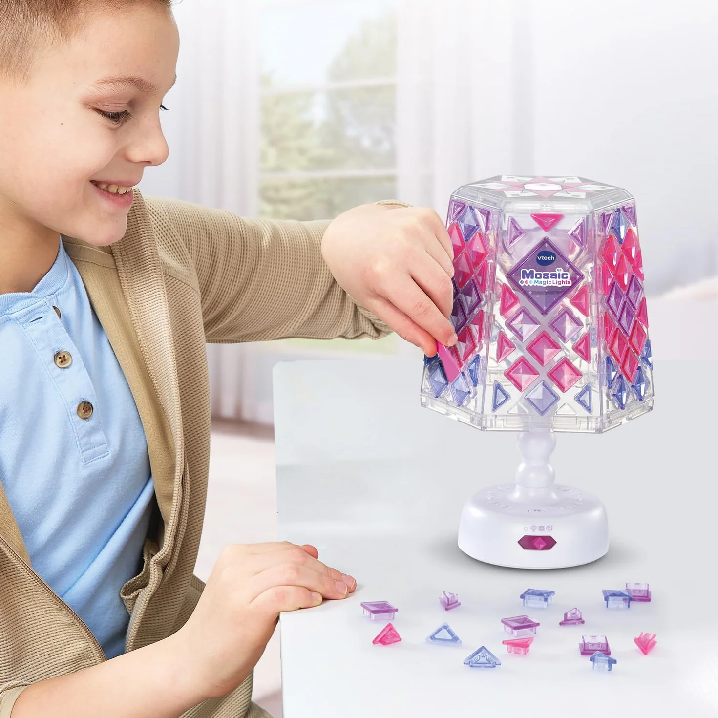 VTech Mosaïc Magic Lights Lampe Kit Mosaïque Enfant Lampe Personnalisable Effets Lumineux Musique Jeu Créatif DIY Cadeau Enfant 5 Ans