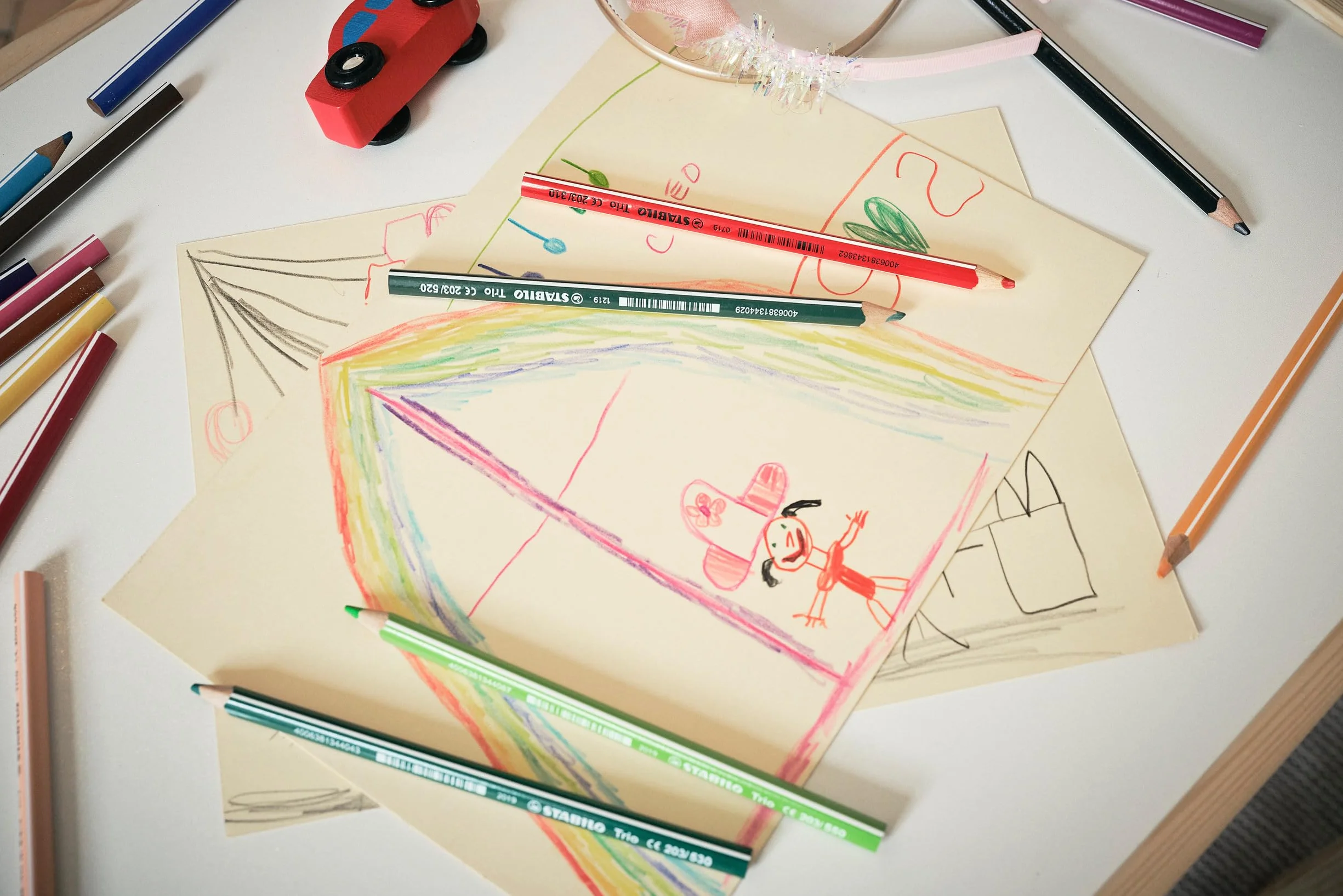 STABILO Trio Crayon de Couleur Étui Carton 18 Crayons Triangulaires