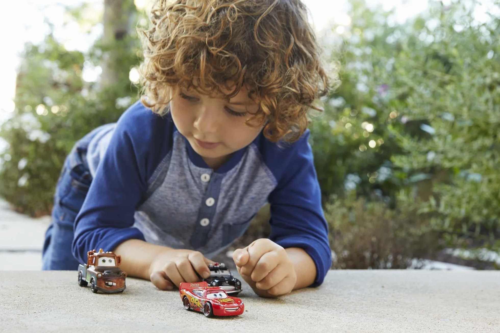 Mattel Disney Pixar Cars coffret 3 véhicules Radiator Springs échelle 1/55, Flash McQueen, Shérif, Martin, jouet enfant HBW14