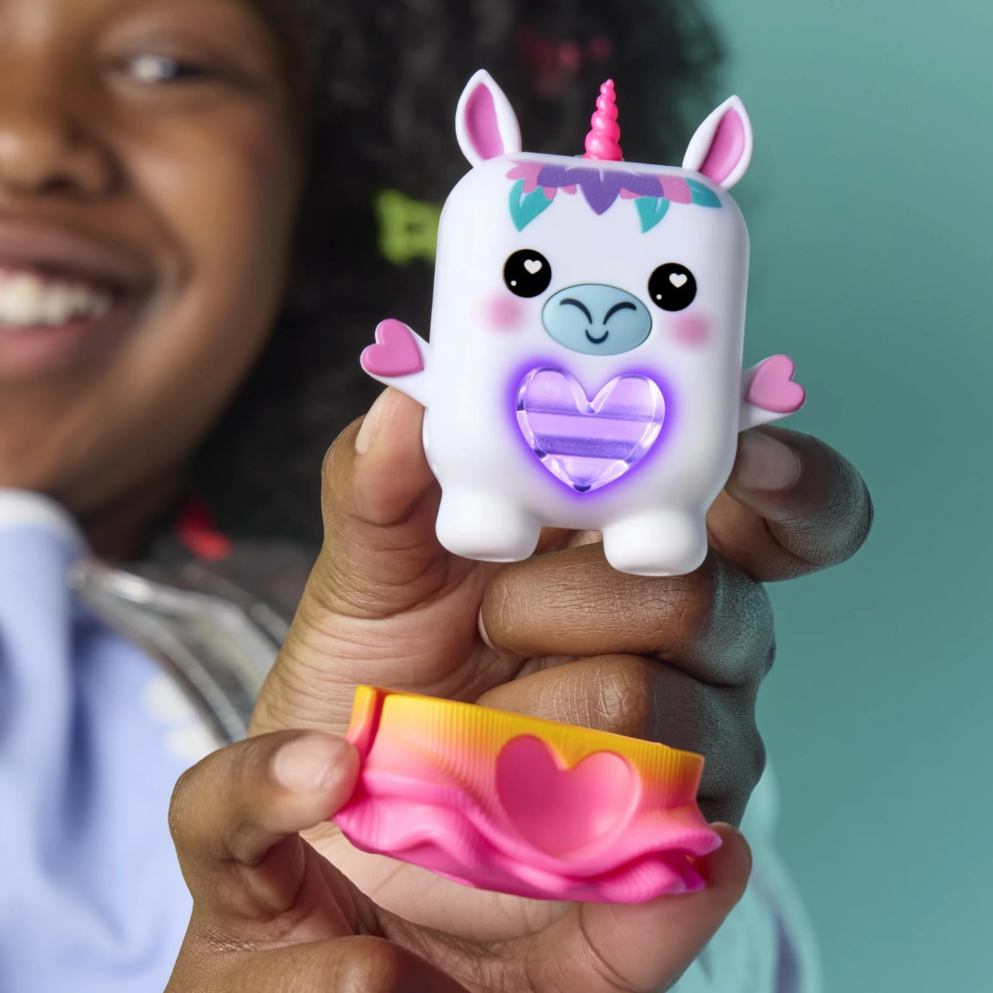 Hasbro Nano-Mals Meadowmist la Licorne Compagnon électronique Blanc