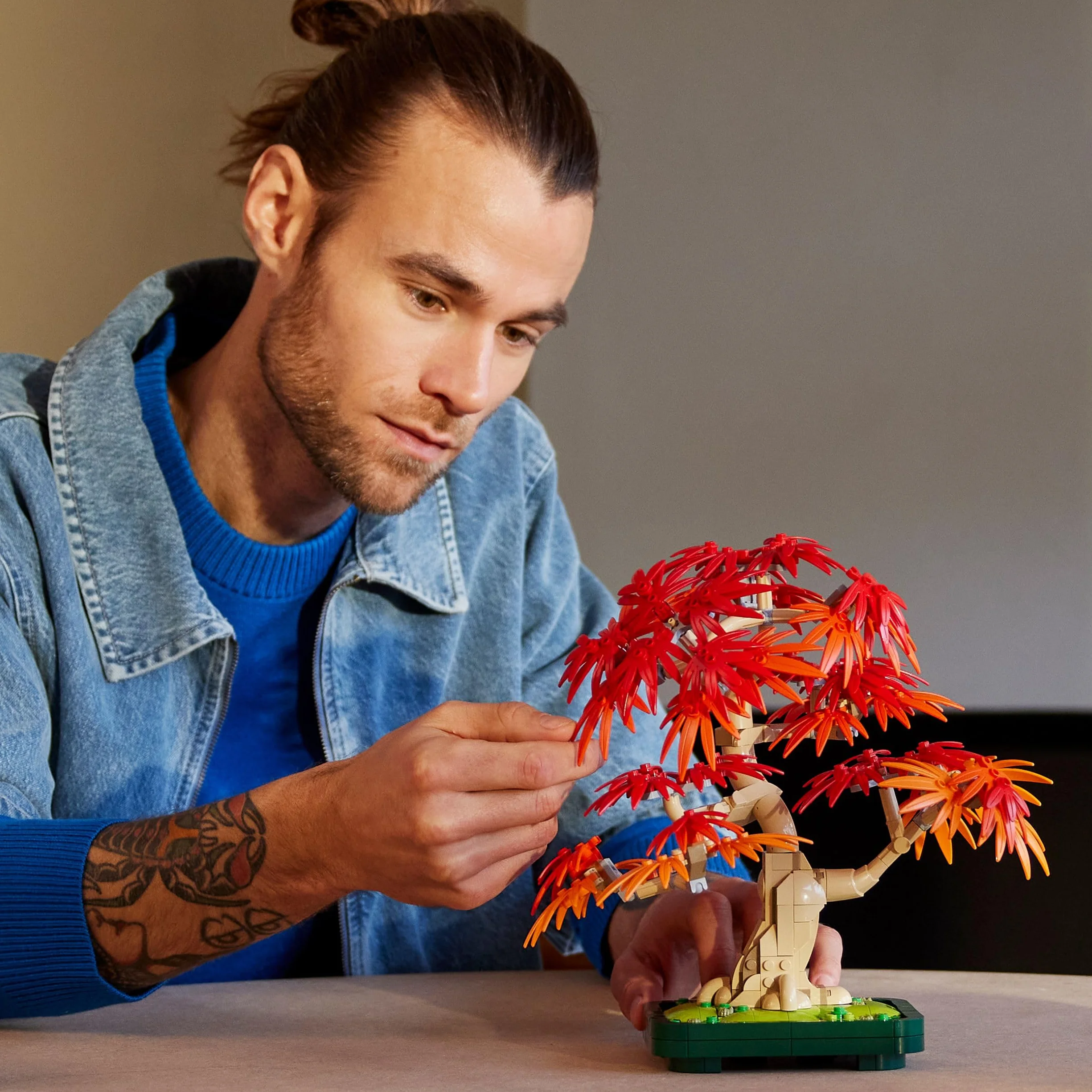 LEGO Botanicals Bonsaï d’Érable Rouge du Japon 10348 - Kit de Construction Adulte - Plante Artificielle avec Feuilles Rouges et Oranges - Pot Constructible