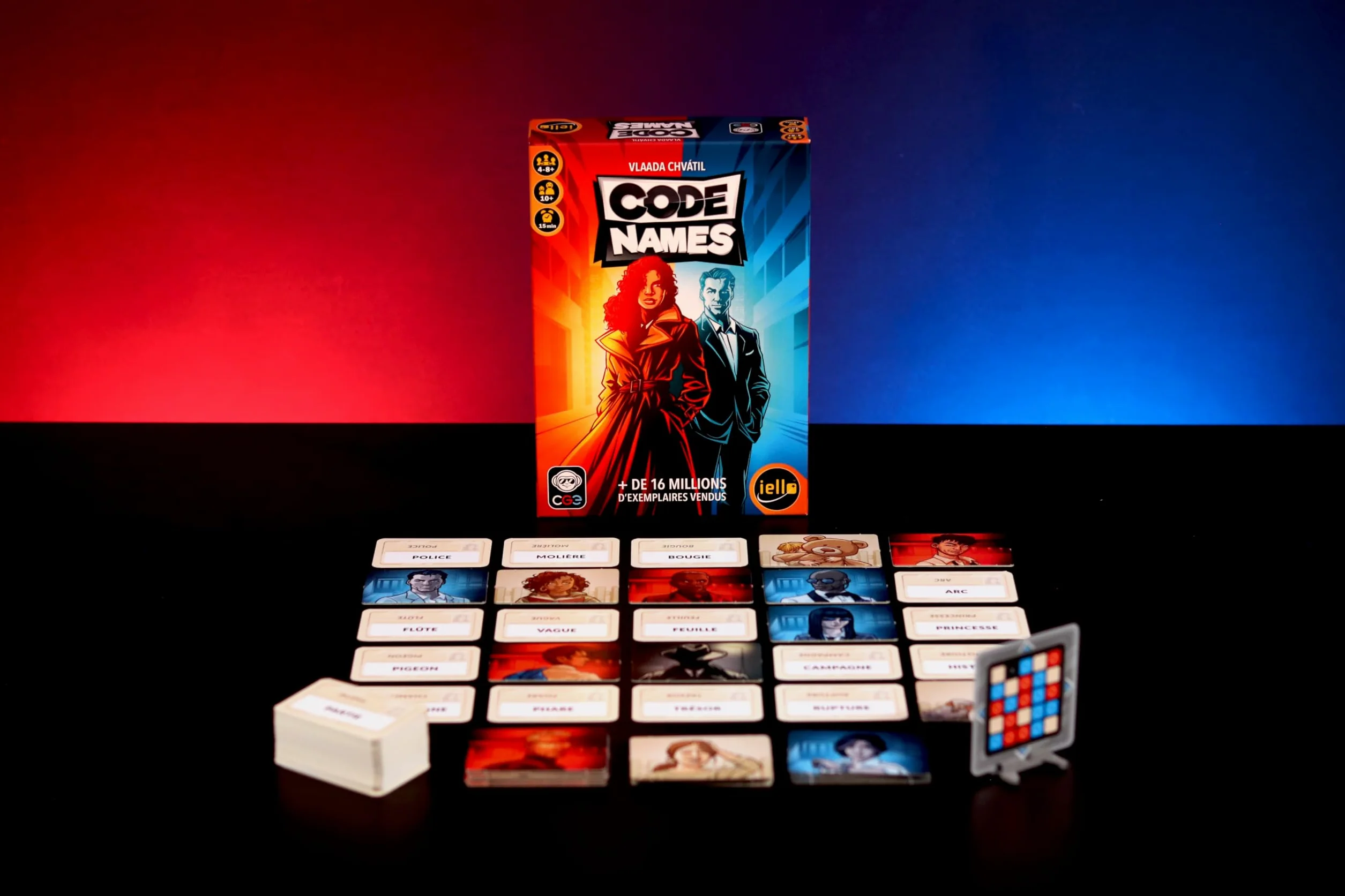IELLO CODENAMES – Jeu de déduction pour soirées en équipe VF
