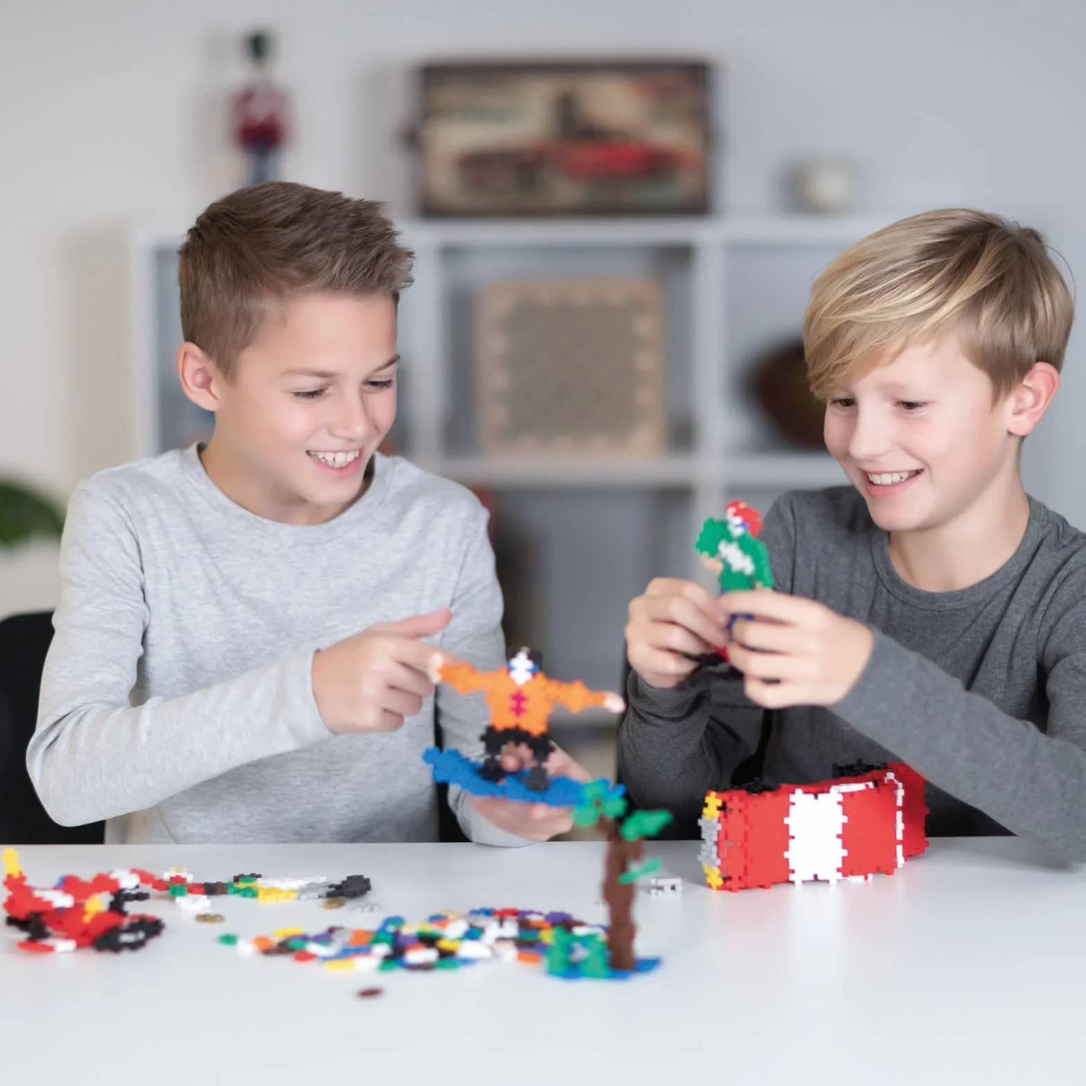 Plus-Plus Boîte 600 Pièces Jeux de Construction Basic PP3310