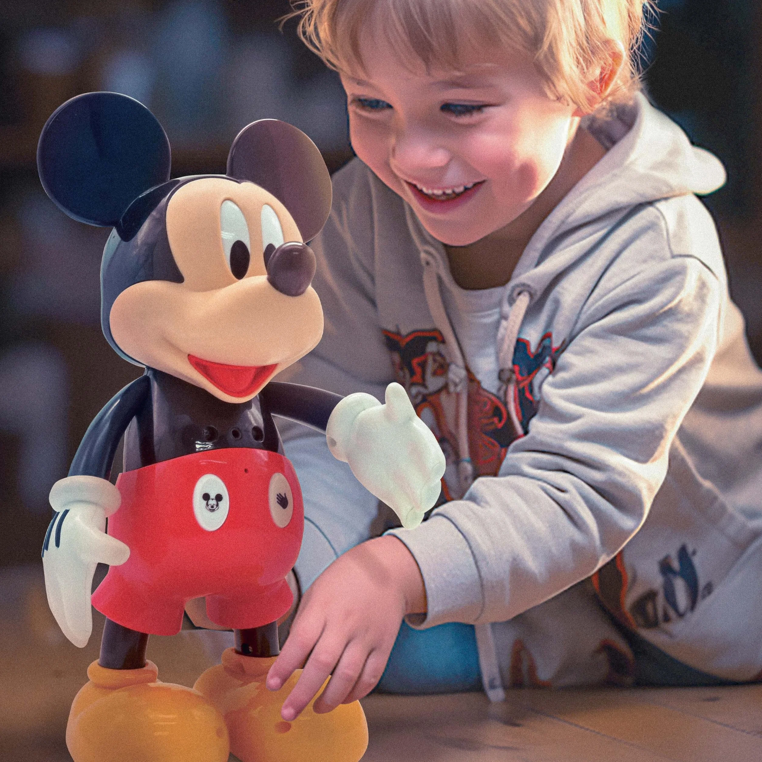Lexibook Disney Robot Mickey bilingue Français/Anglais 100 Quiz éducatifs programmable Noir/Rouge MCH01i1