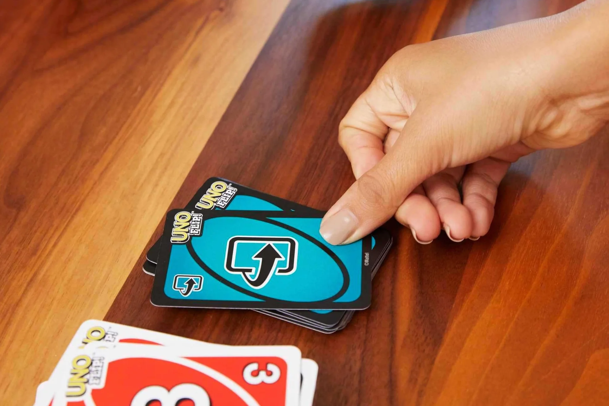 Uno Jeu De Cartes 112 Cartes Boîte Métallique Jouet Adultes Enfant Adolescent 7 Ans GDG37