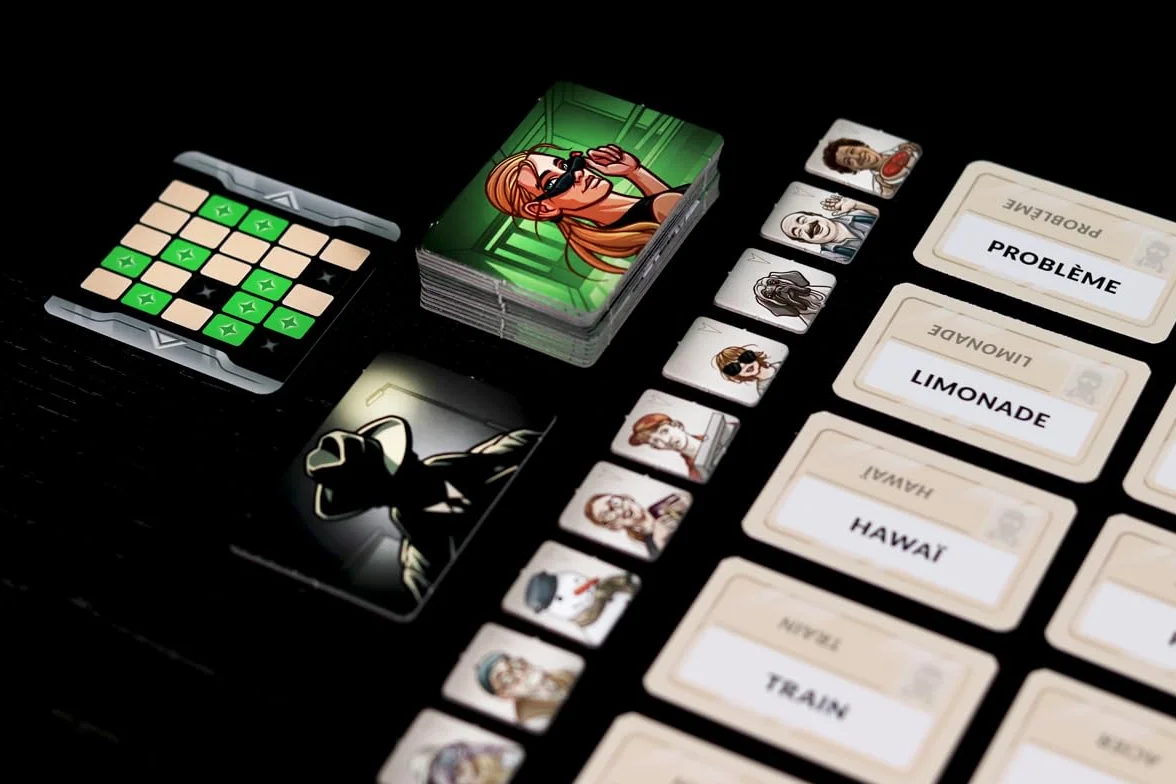 IELLO Codenames Duo Nouvelle Édition – Jeu de Société Coopératif d’Association d’Idées Version Française pour 2 Joueurs 15 Min Dès 11 Ans