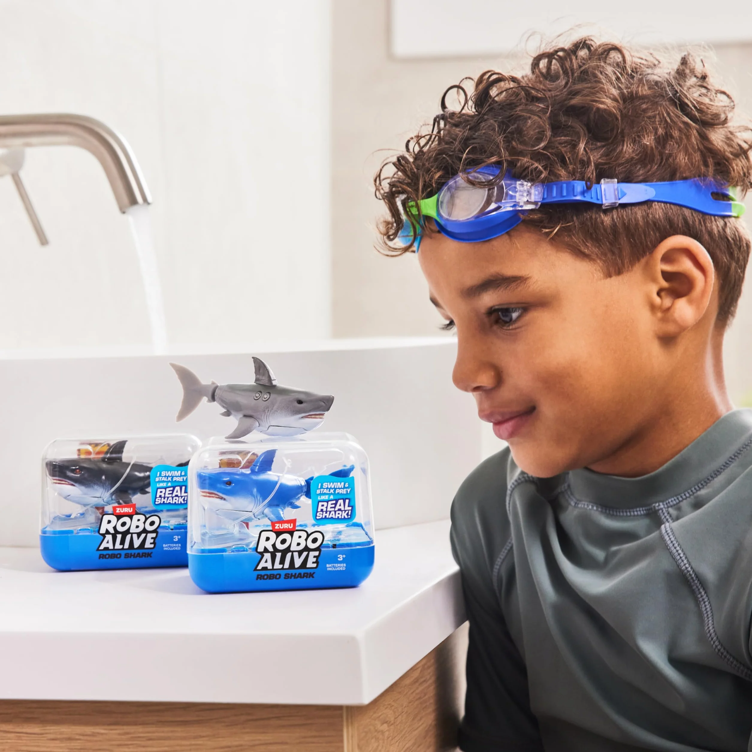 ZURU Robo Alive Requin Activé par l'eau Gris Lot de 2 Jouet de Bain Robotique Réaliste