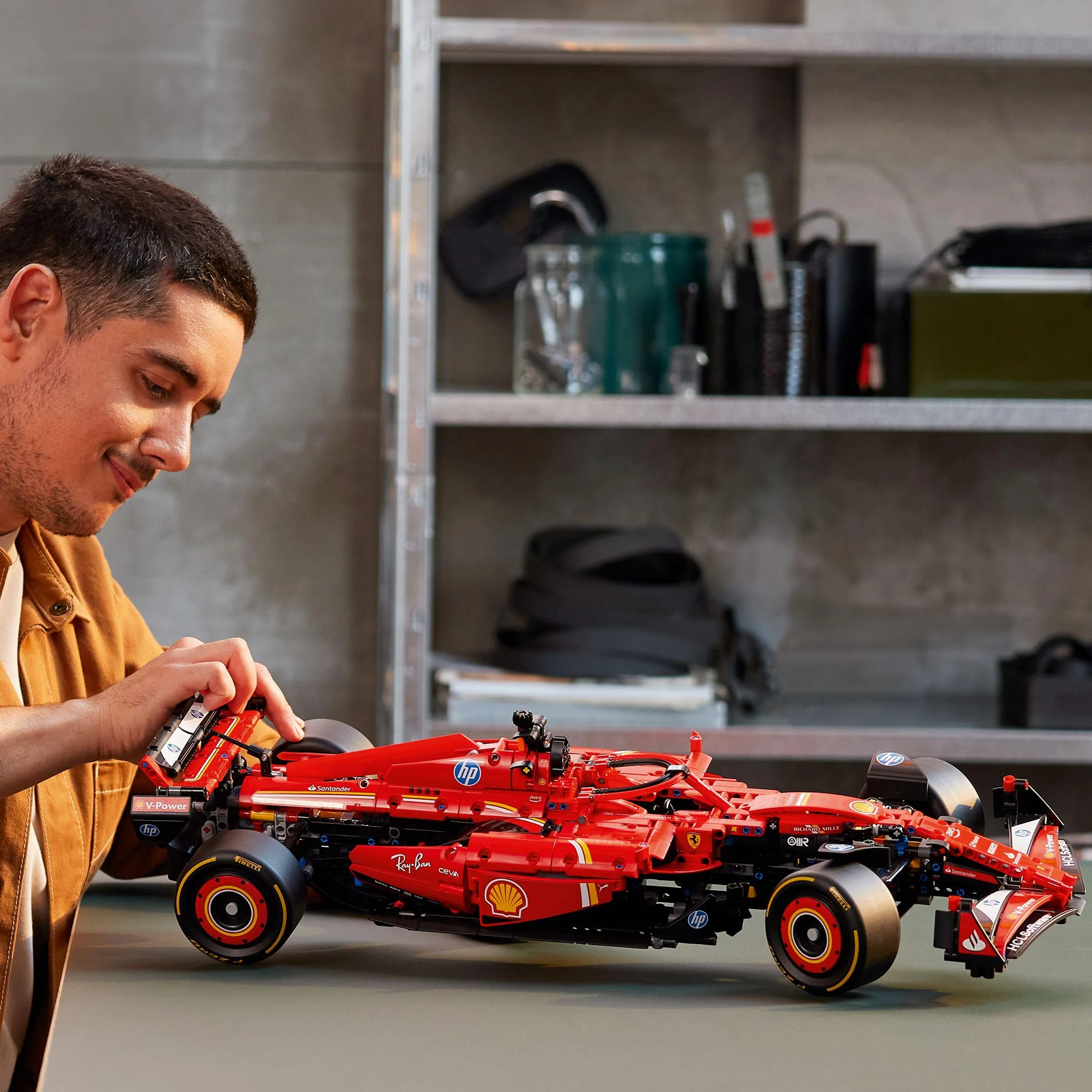 LEGO Technic Ferrari SF-24 F1 Maquette 1/8 Voiture de Course Collector Moteur V6 Boîte de Vitesses DRS Volant 42207
