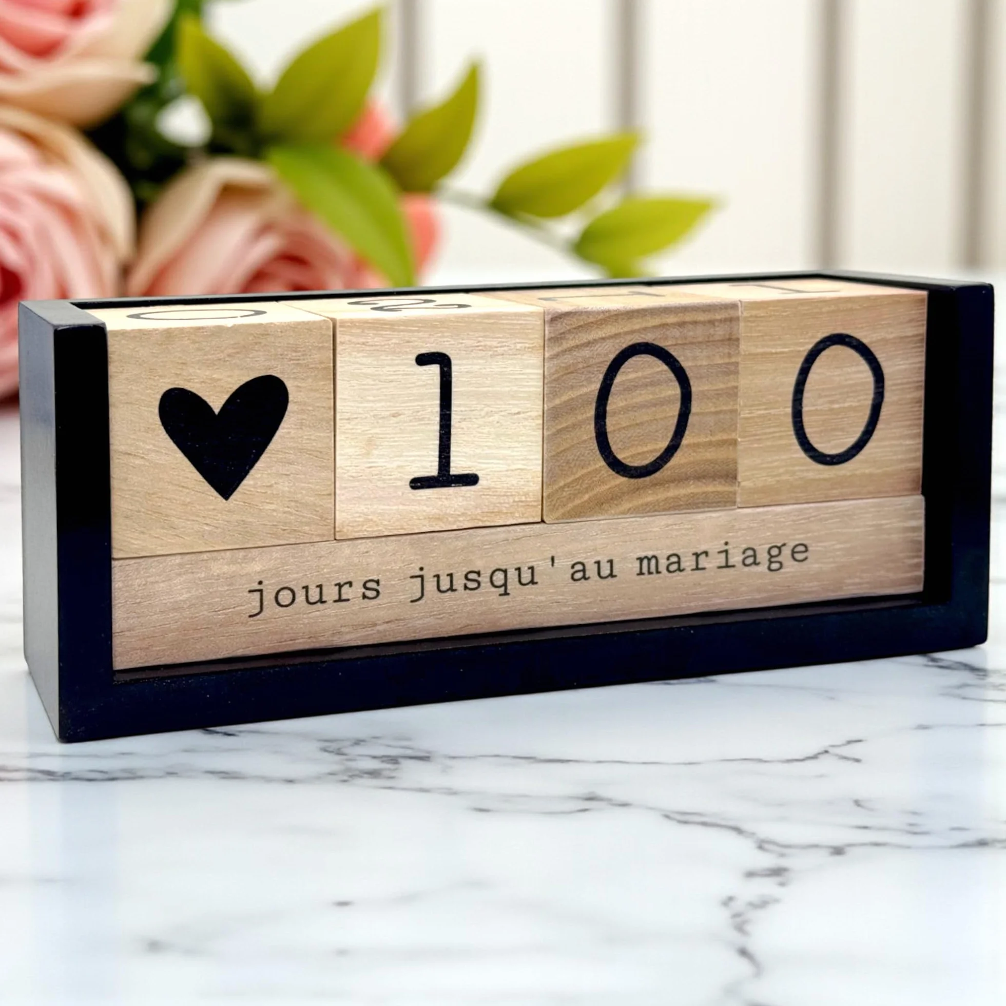 Calendrier de compte à rebours annuel en bois MIJOMA - Calendrier de table permanent avec cubes décoratifs - 432 jours, noir/naturel, édition française