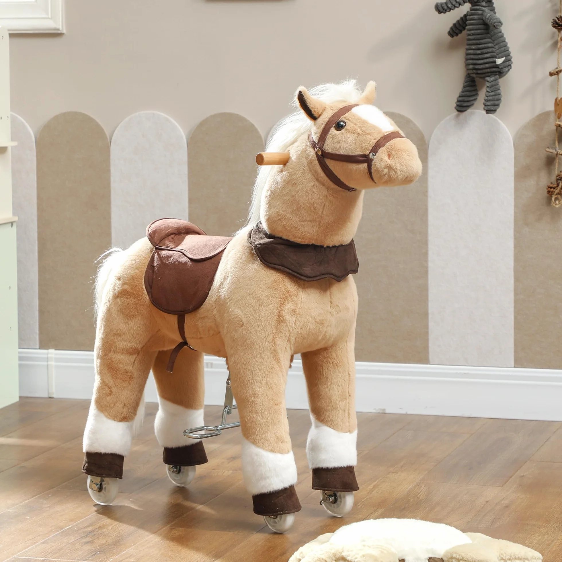 AIYAPLAY Cheval à Bascule en Peluche sur roulettes, avec Selle et Harnais, pour Enfant 3-5 Ans, Charge Max 25 kg, Marron