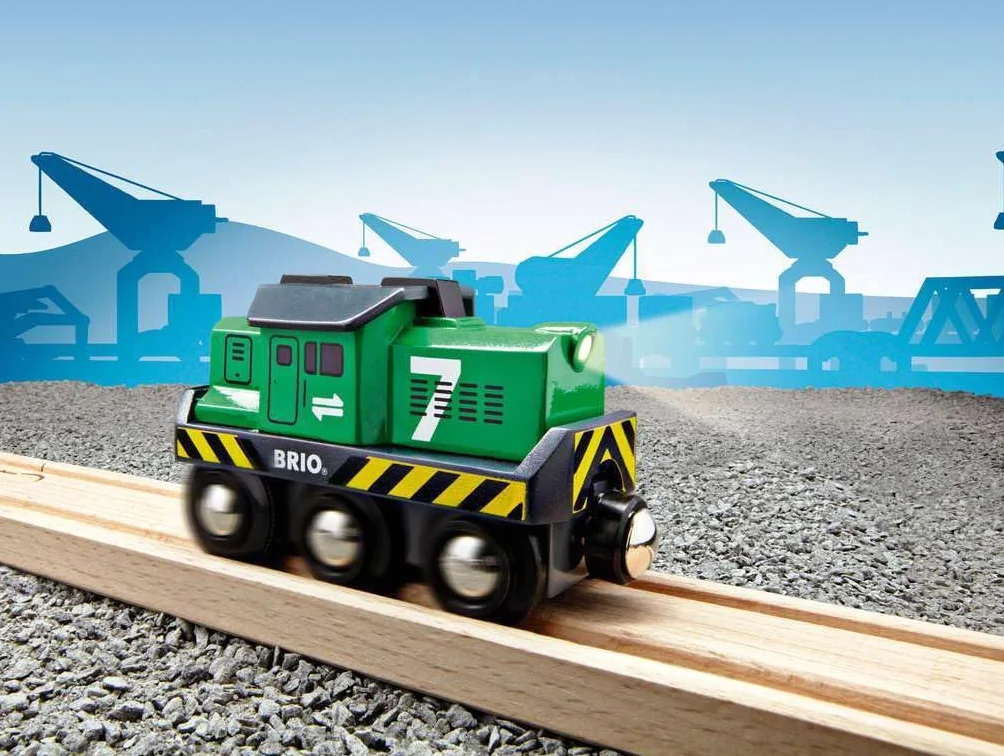 Brio World Locomotive de Fret à Pile Train électrique Fonction Lumineuse Circuit Train Bois Jouet 3 Ans