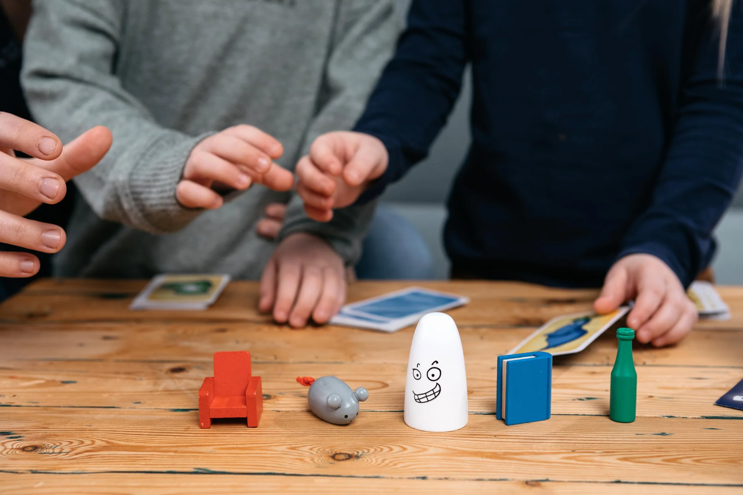 GIGAMIC Bazar Bizarre Jeu de société Défis Visuels dès 6 ans 2 à 8 joueurs 20 Min