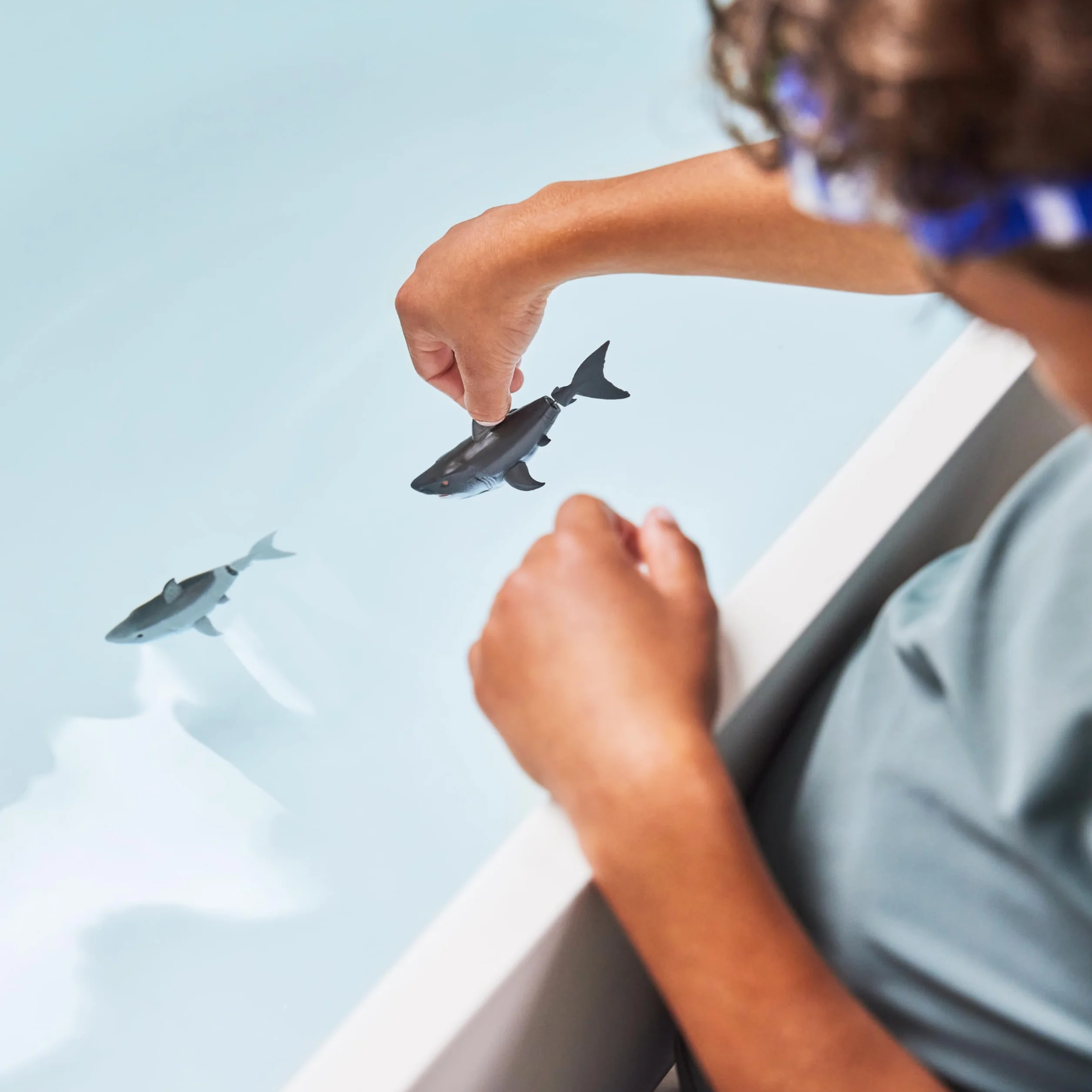 ZURU Robo Alive Requin Activé par l'eau Gris Lot de 2 Jouet de Bain Robotique Réaliste