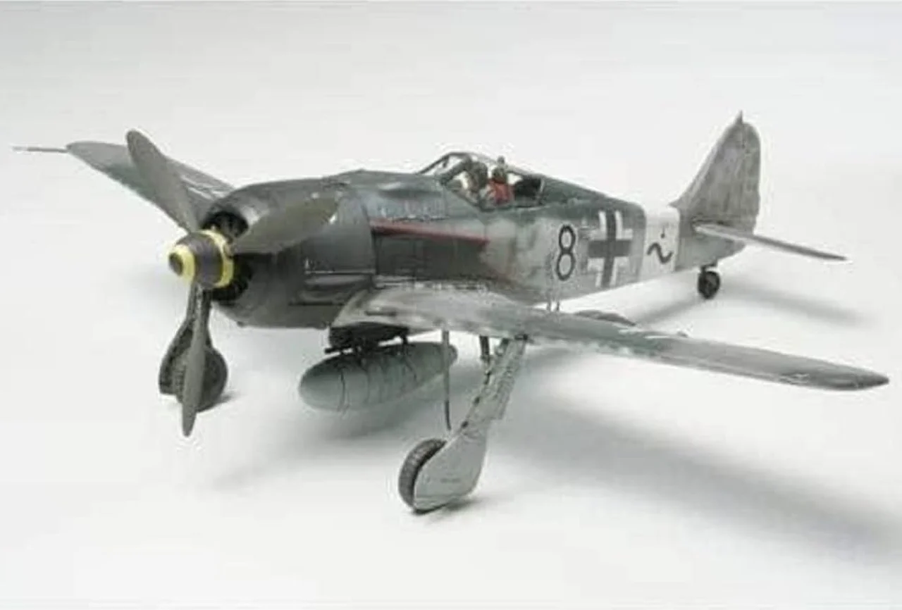 Tamiya 61095 Focke Wulf Fw190A-38/A-8 R2 Model Kit