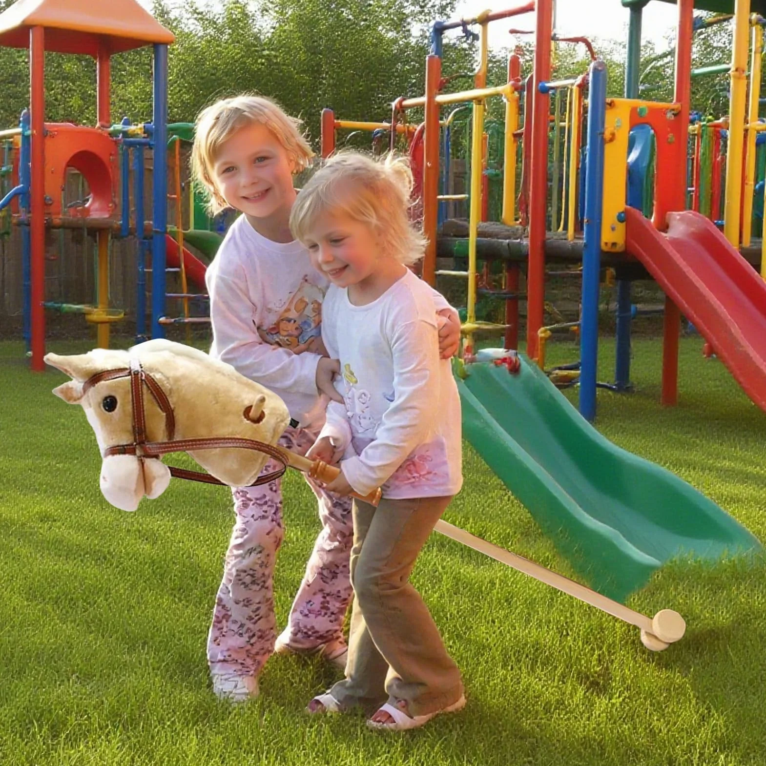 Peluche Cheval à Bâton Jouet d'Imagination Sonore pour Garçons et Filles Jeu de Rôle Intérieur Extérieur