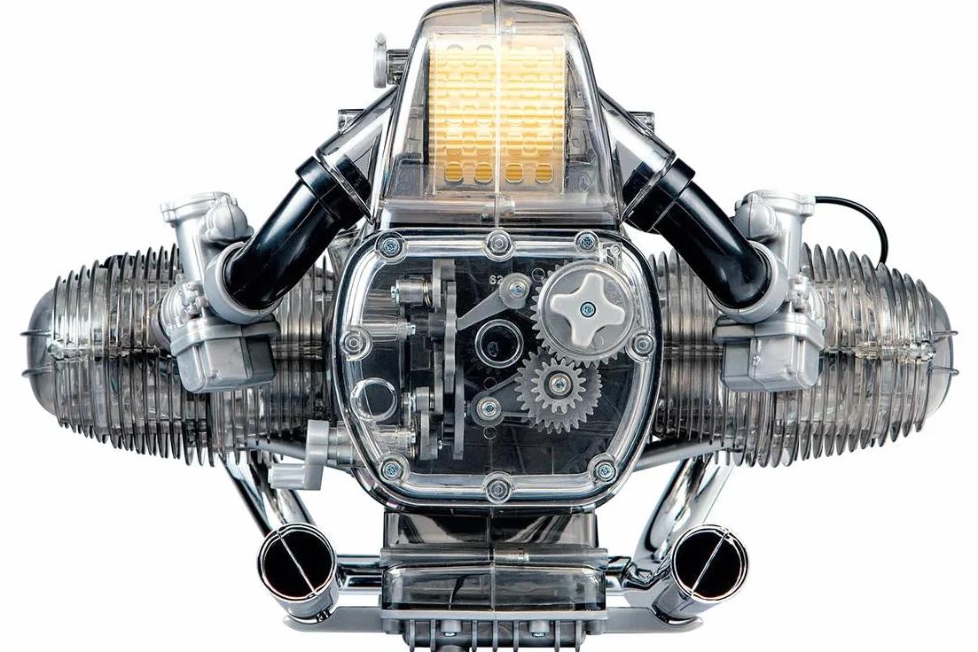 Franzis BME019 67009 0 BMW R 90 S Boxermotor originalgetreues Modell, Bausatz mit schaltbarem 5 Gang Getriebe, über 200 Teile und Begleitbuch, bunt