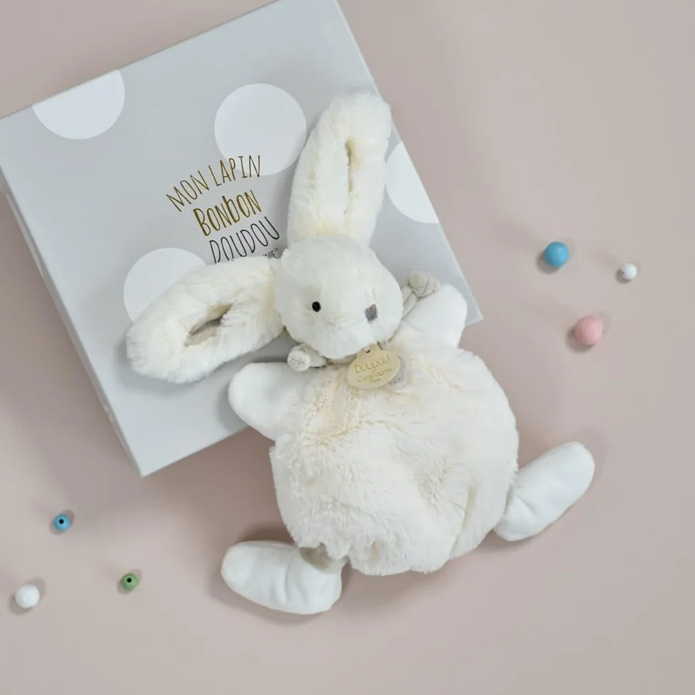 Doudou Lapin Collection Bonbon avec Boite Cadeau 26 cm Taupe Plat & Tout Doux Idée Cadeau de Naissance