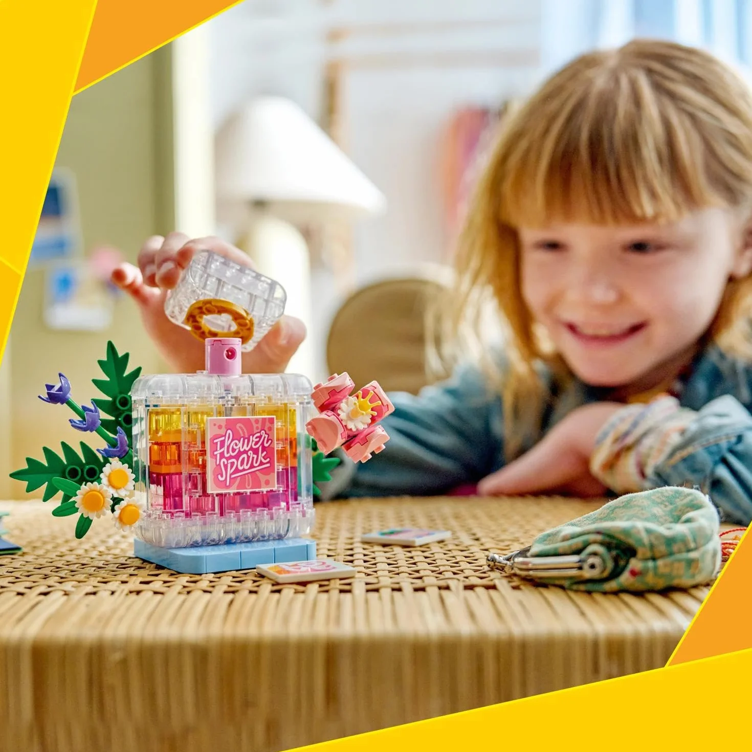 LEGO Creator 3-en-1 Flacon de Parfum au Décor Floral 31383 - Jouet de Construction Transformable en Vase ou Smoothie pour Enfants dès 8 Ans
