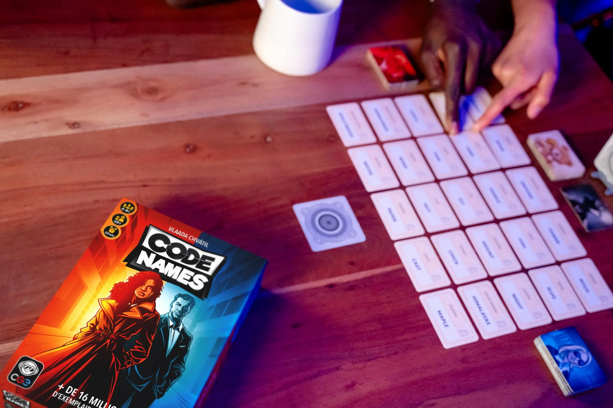 IELLO CODENAMES – Jeu de déduction pour soirées en équipe VF