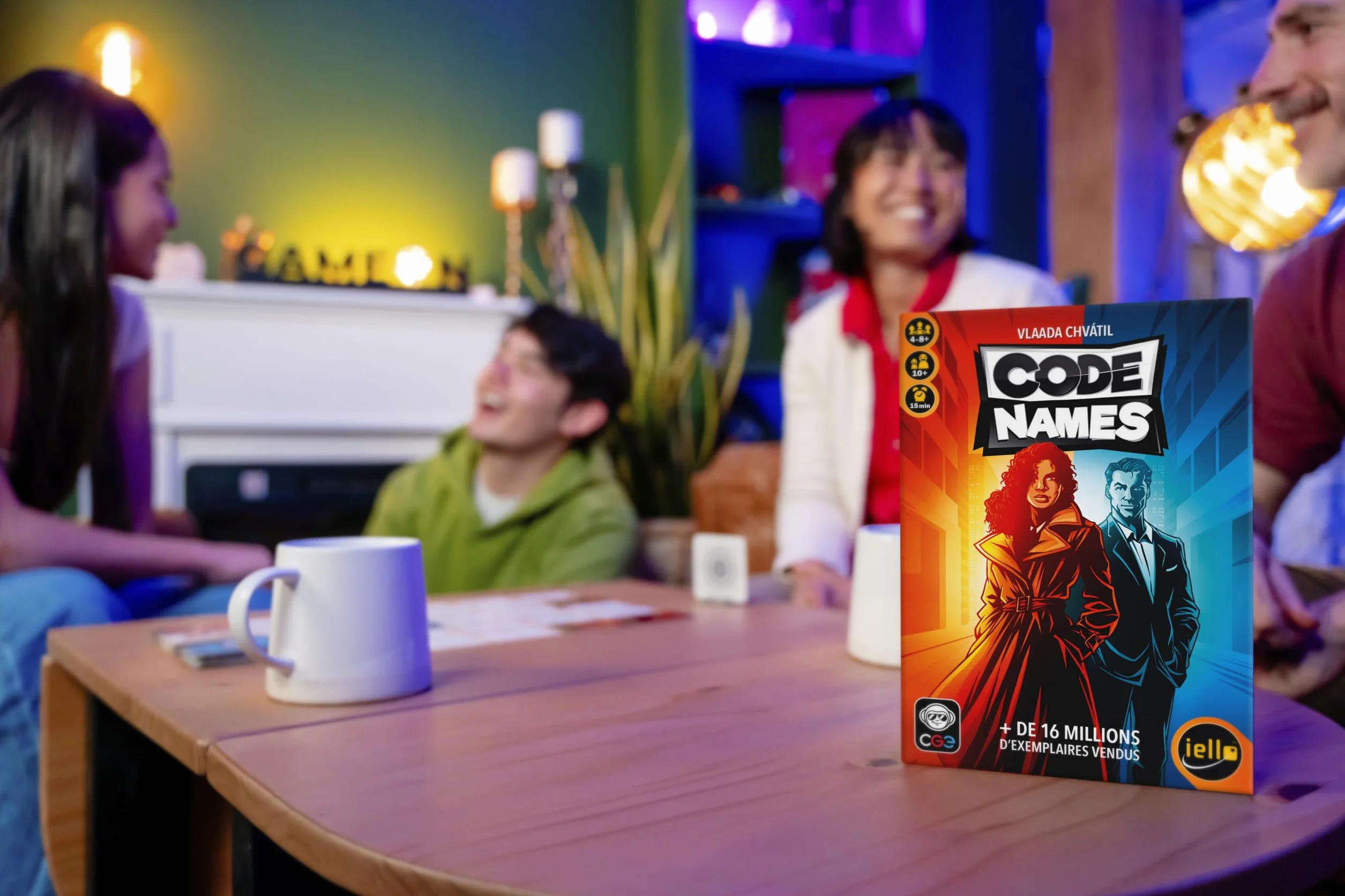 IELLO CODENAMES – Jeu de déduction pour soirées en équipe VF