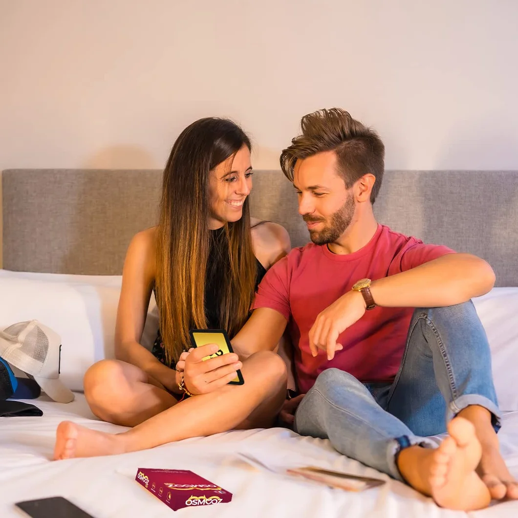 JUDUKU OSMOOZ Red - Jeu Couple - Jeux de Société - Jeu de Carte - Cadeau Anniversaire Femme