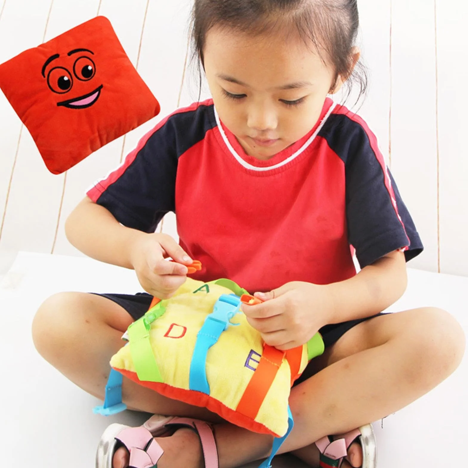 Jouet d’Oreiller à Boucle sensorielle d’Apprentissage précoce - Coussin éducatif en Peluche pour le développement de la motricité fine des Tout-Petits