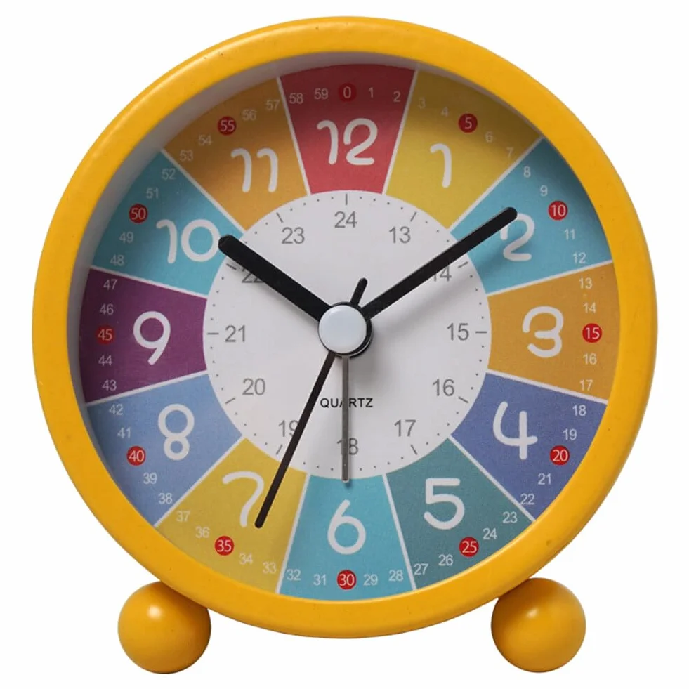 URFEDA Réveil de Chevet Enfant Métal avec Lumière de Nuit Horloge à Quartz Silencieuse Analogique Numérique (Jaune)