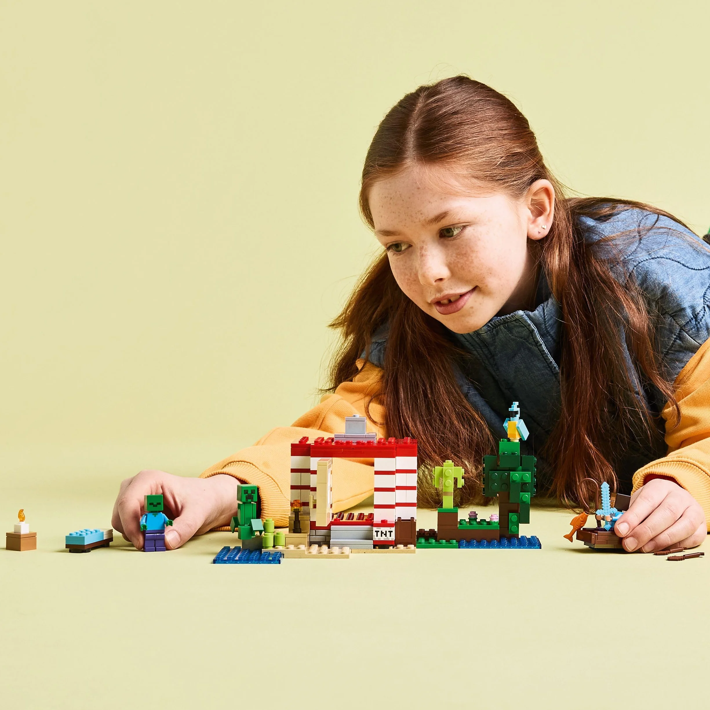 LEGO Minecraft La Maison en TNT de la Jungle 21275 Jouet Interactif avec Figurines Steve Creeper Zombie Fonction TNT Cadeau 8 Ans