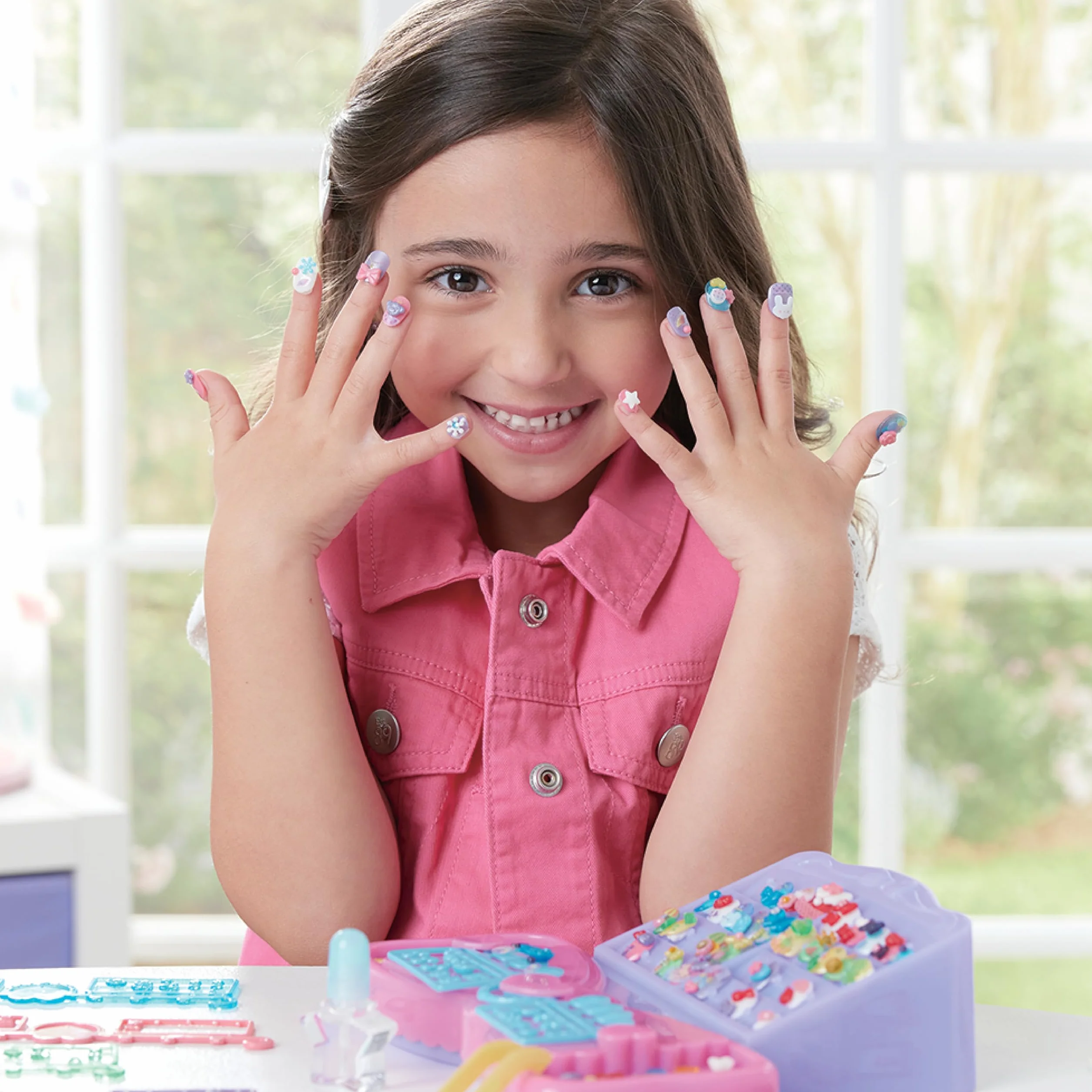 EPOCH Aquabeads Nail Studio - Kit de Loisir créatif pour Enfants 4 Ans et + - Jouet de manucure 35027