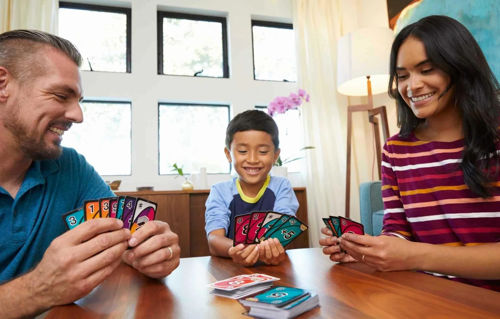 Uno Jeu De Cartes 112 Cartes Boîte Métallique Jouet Adultes Enfant Adolescent 7 Ans GDG37
