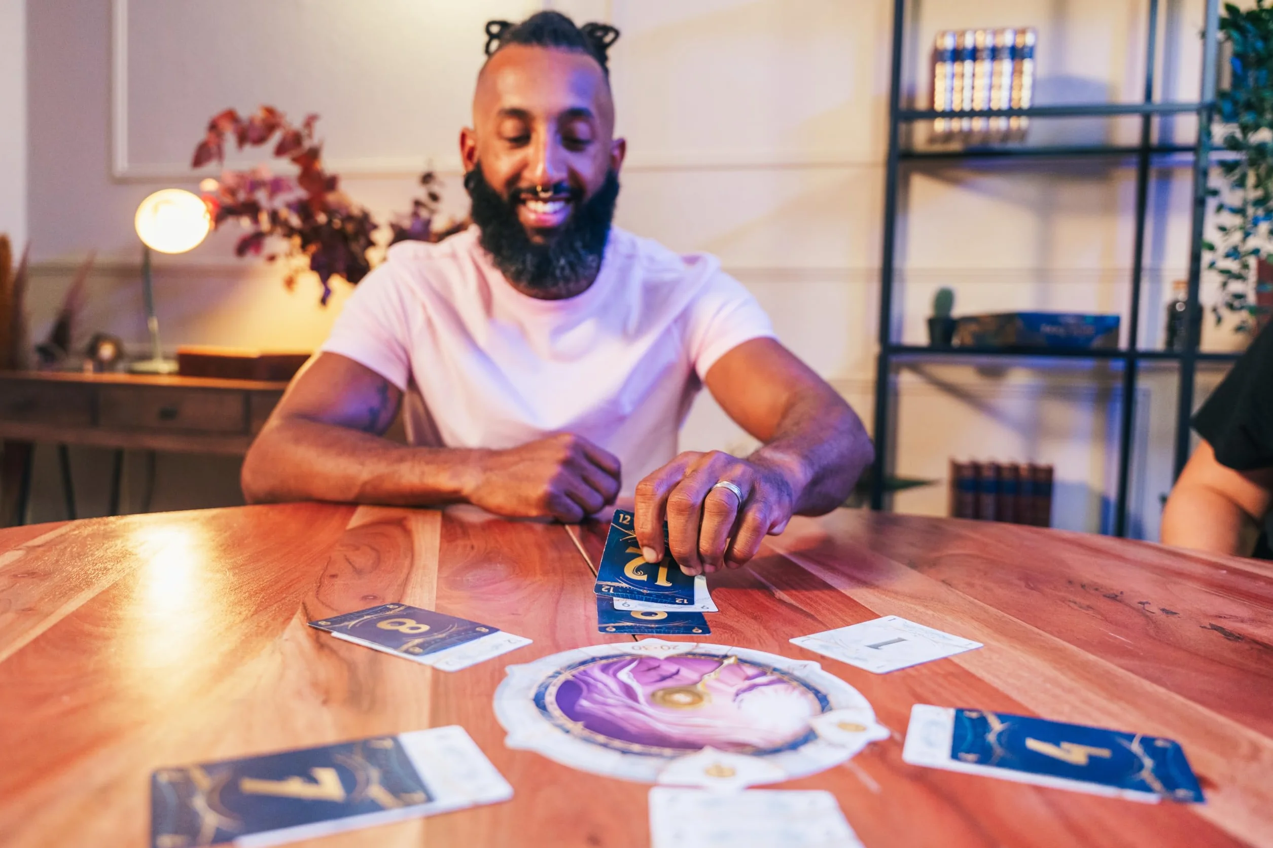 Asmodee Take Time Jeu coopératif Horloge Communication limitée Famille dès 10 Ans 2 à 5 Joueurs Version Française