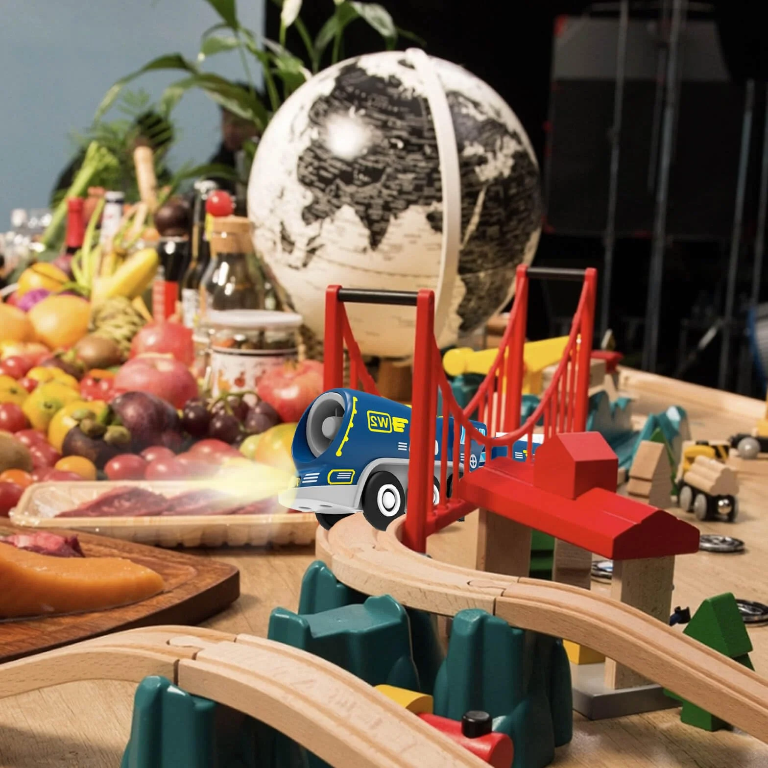 Train à Piles en Bois avec Son et Lumière, Jouet Enfant 3-8 Ans Compatible Thomas Brio