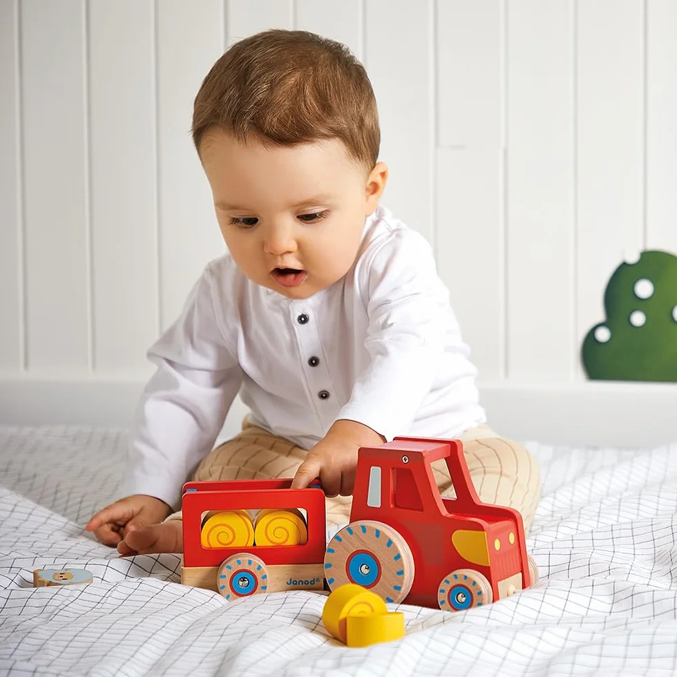 Janod Tracteur à Tirer Jouet d'Éveil 1 Tracteur Enfant 6 Accessoires Roues Silencieuses Bois FSC Dès 12 Mois