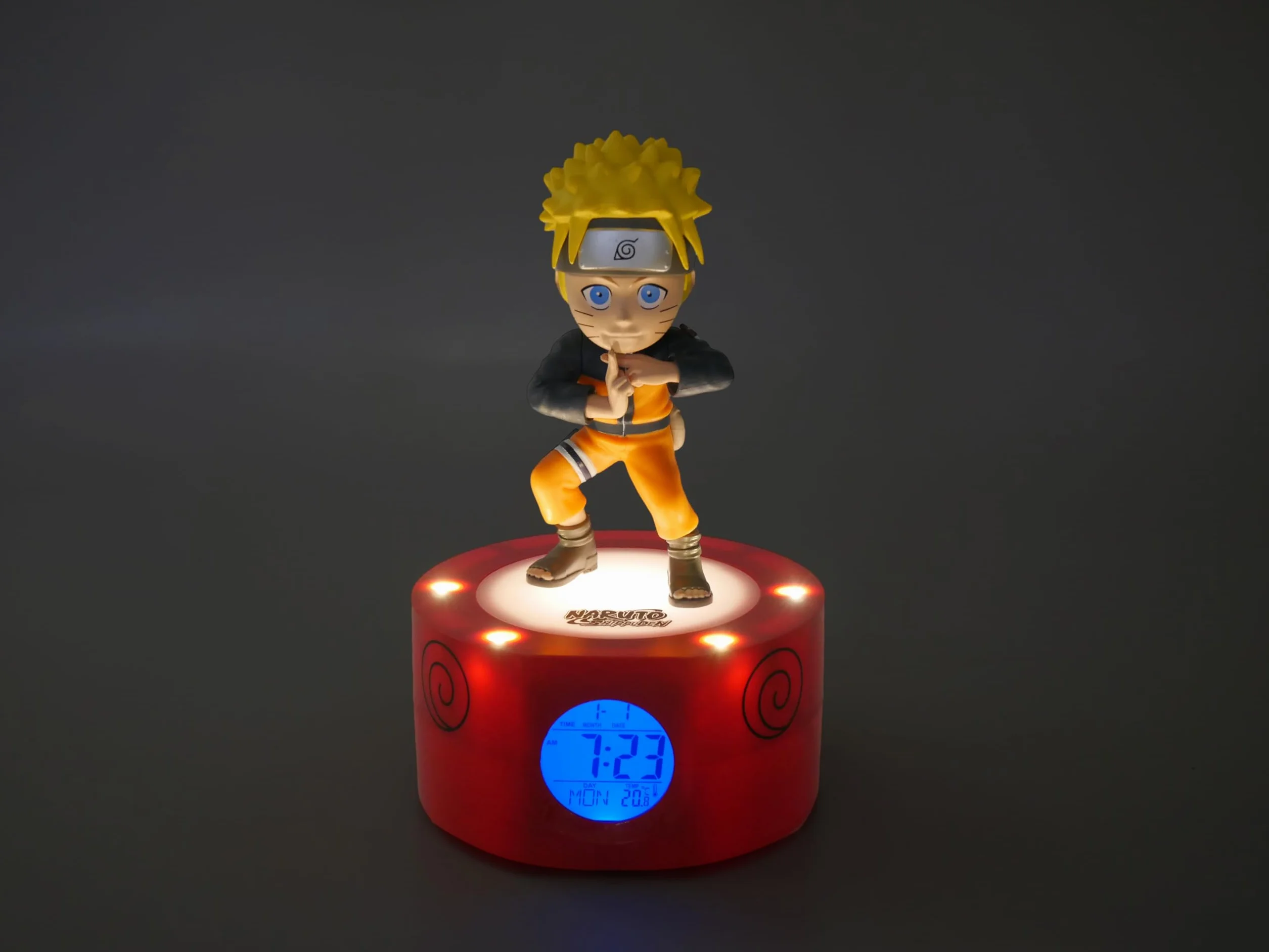 Réveil Lumineux Naruto Shippuden 18 cm - Noire Orange Jaune - Fonctionne 3 x AAA/Secteur - Câble USB Inclus - Bleu - Dès 6 Ans