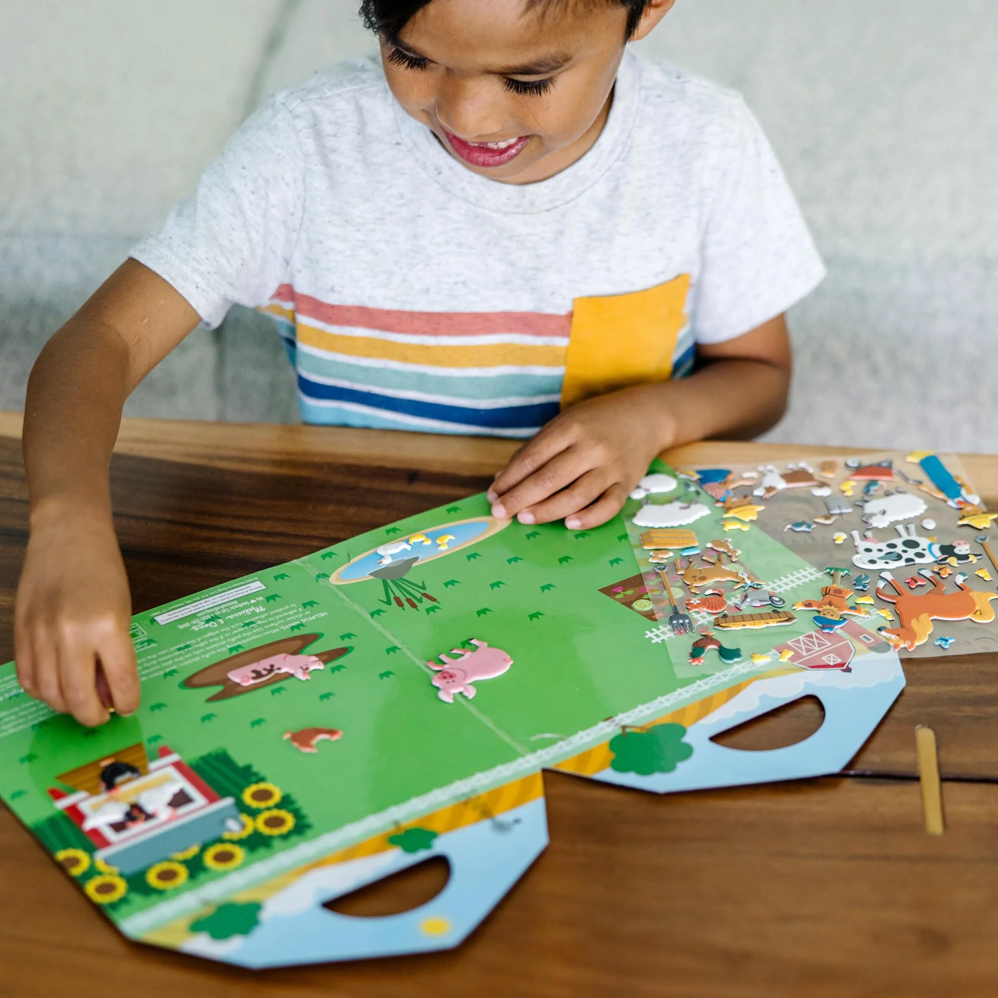 Melissa & Doug Kit Autocollants Réutilisables La Ferme Livre D’Activités Stickers Animaux Repositionnables 4 Ans+