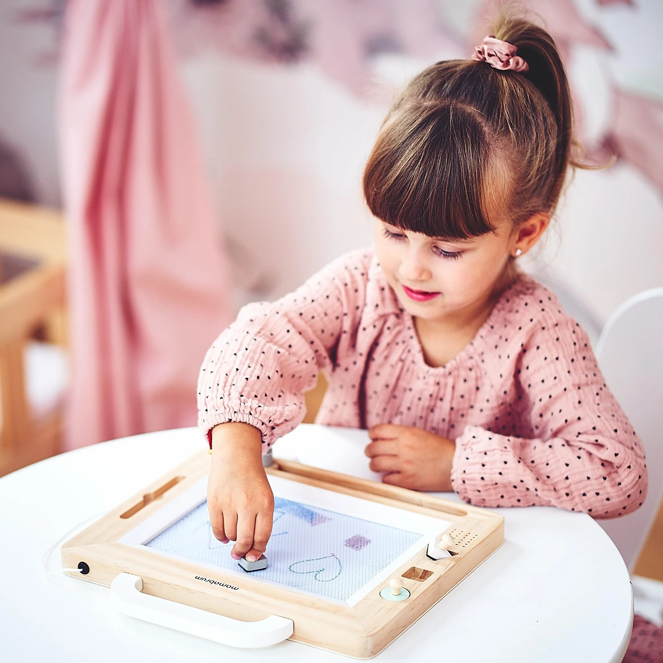 Mamabrum Livre de Gribouillage en Bois avec 3 Tampons, Planche à Dessin, Jouet Éducatif pour Enfants 3 Ans+
