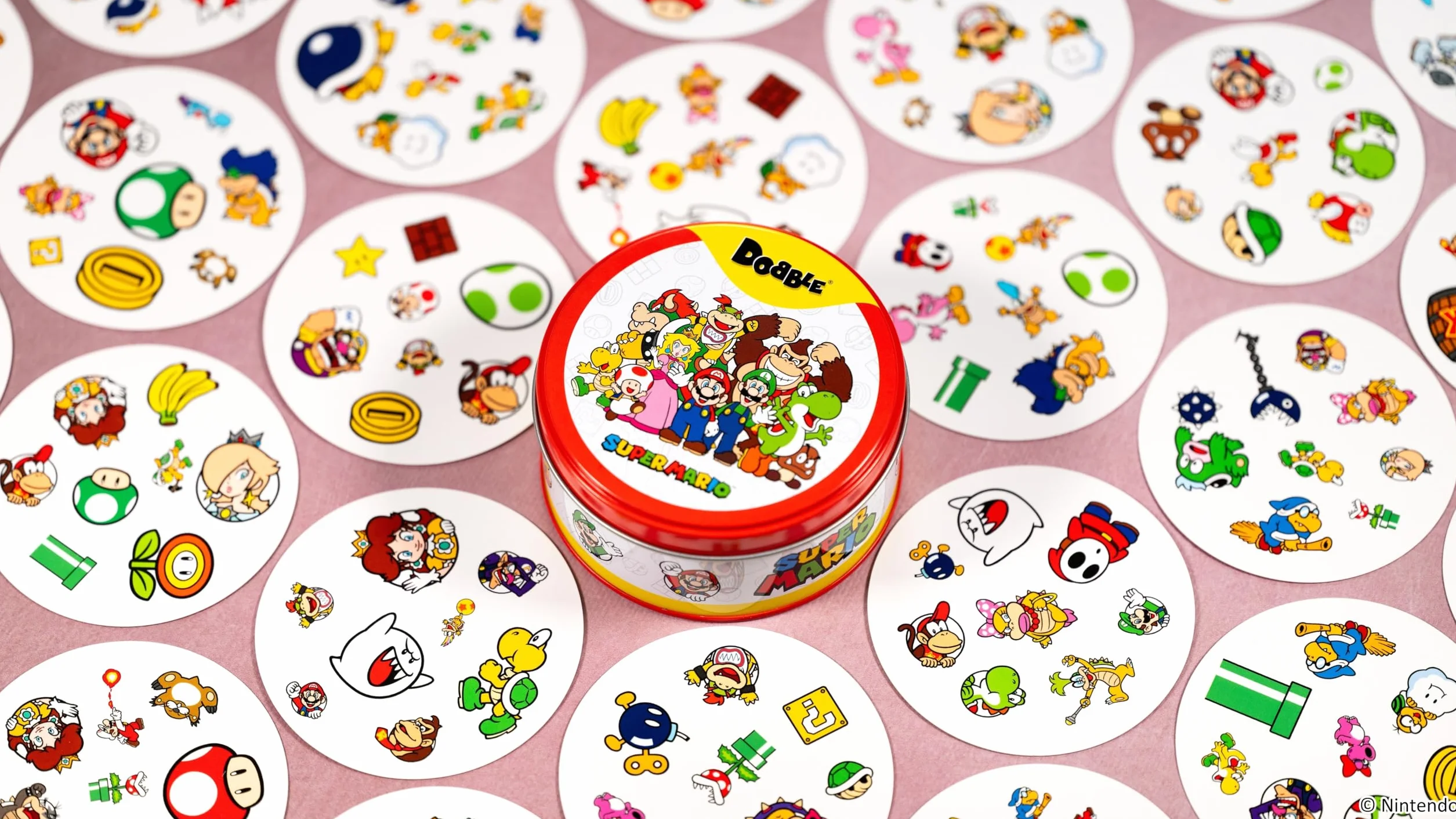 Asmodee DOBBLE Super Mario Jeu de Société Rapidité Observation Cartes Familial Enfants 6 Ans Boite Métal Multilingue