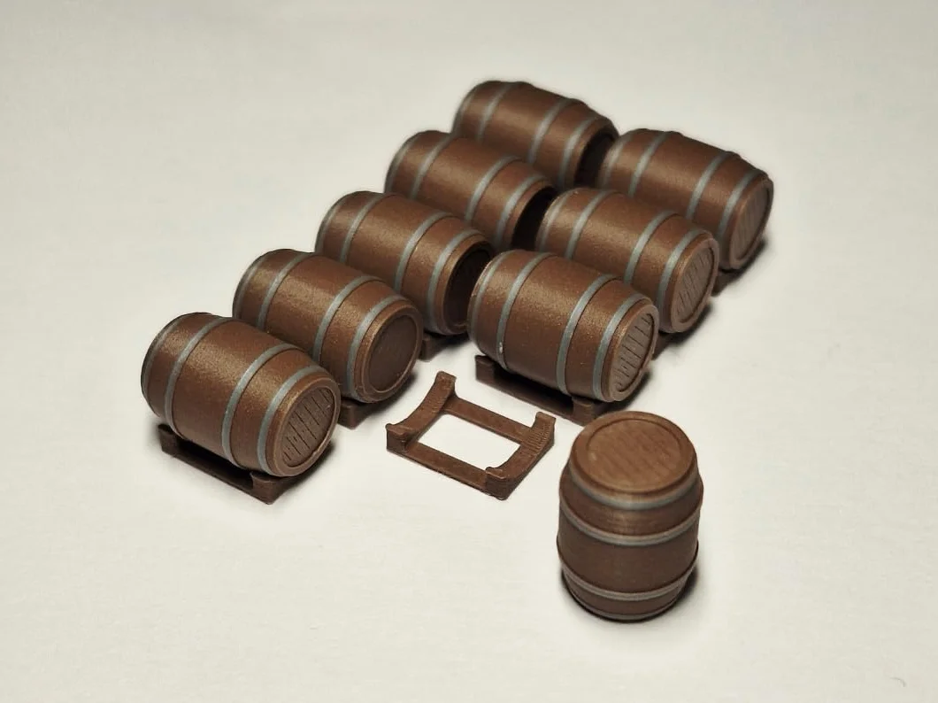Tonneaux en Bois Échelle HO 1:87 Lot de 9 – Accessoires Diorama Modélisme Ferroviaire – PLA Bois Fabriqué en France