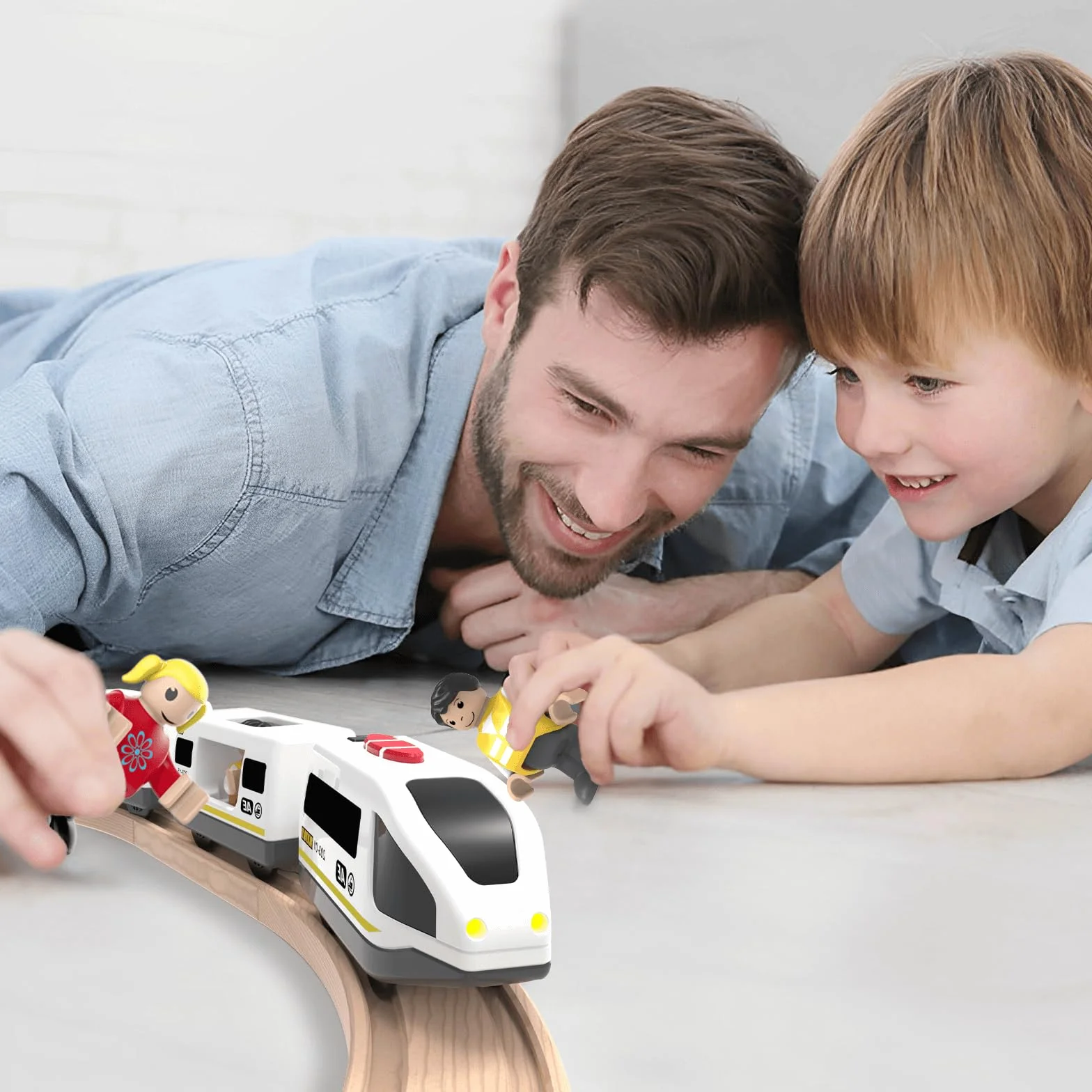 DxxD Train à Piles pour Chemin de Fer en Bois, Jouet Train de Locomotives Son et Lumière, Véhicules Électrique Enfant 3-8 Ans Compatible Brio Thomas