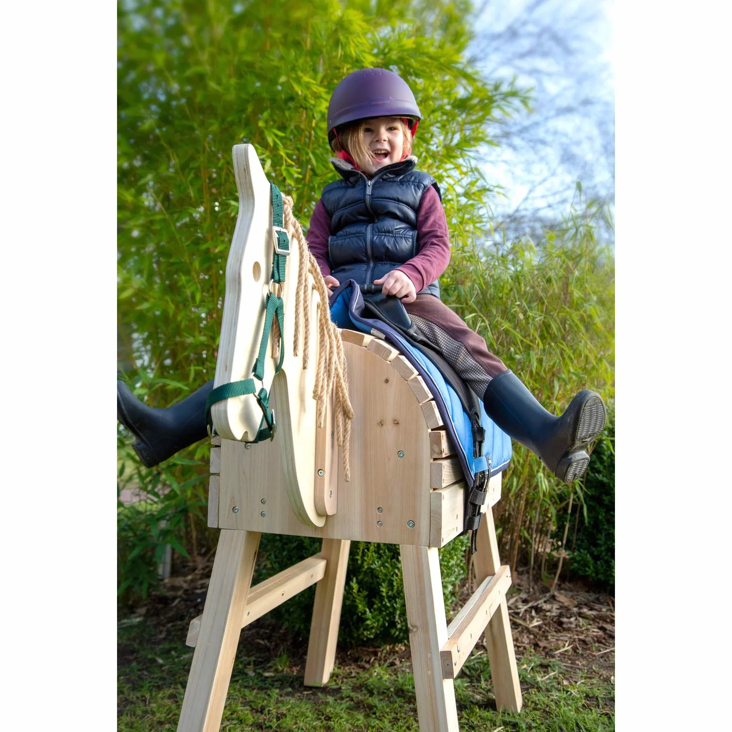 Small Foot Cheval de Bois pour Enfants à partir de 3 Ans, Aide à l'escalade et Licol, Beige