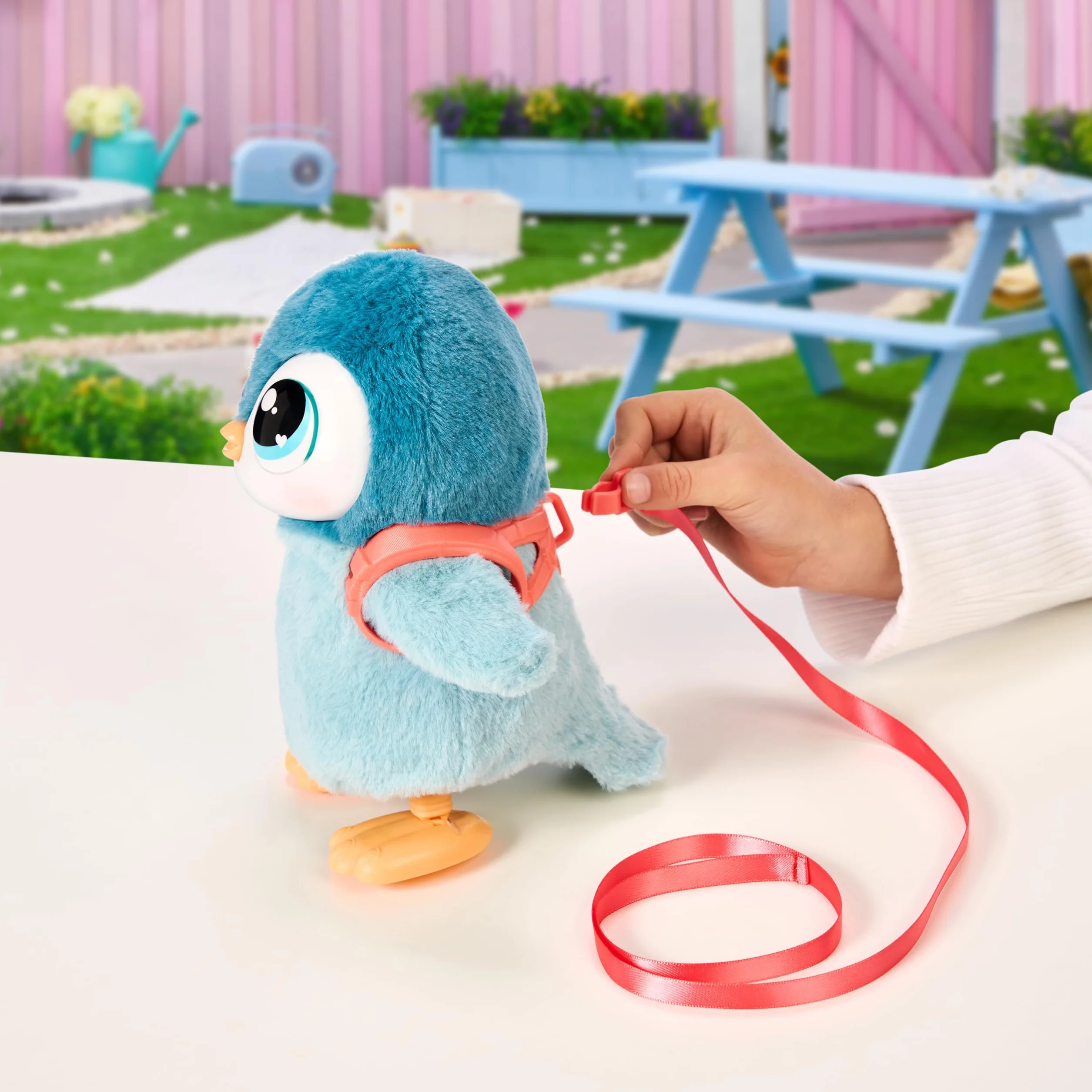 Little Live Pets Mon Petit Pingouin Waddles Jouet interactif Doux Qui Marche Danse Bat des Ailes 25 Sons Piles fournies 5 Ans