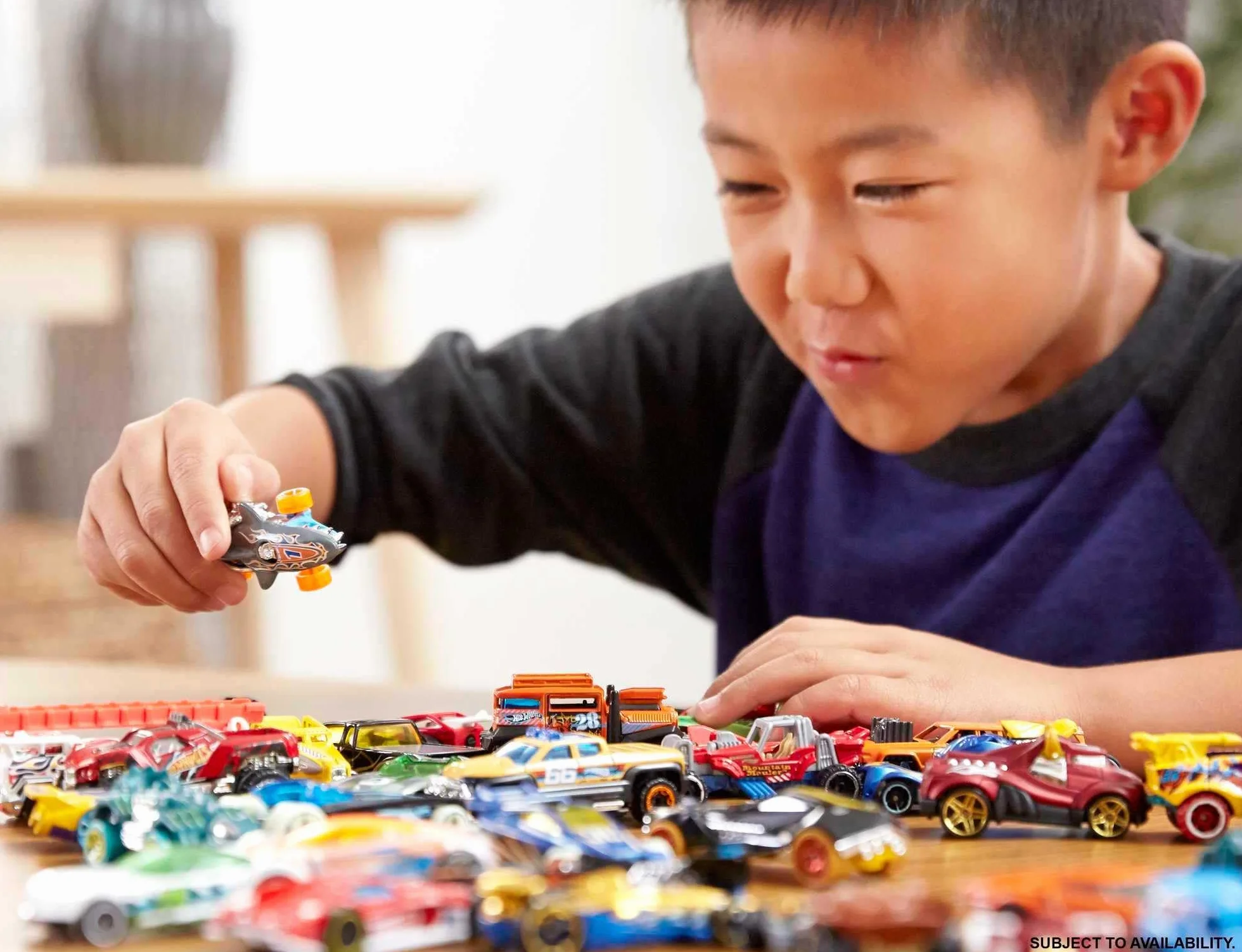 Hot Wheels Coffret 20 Voitures Jouets Échelle 1:64 Détails Réalistes, DXY59